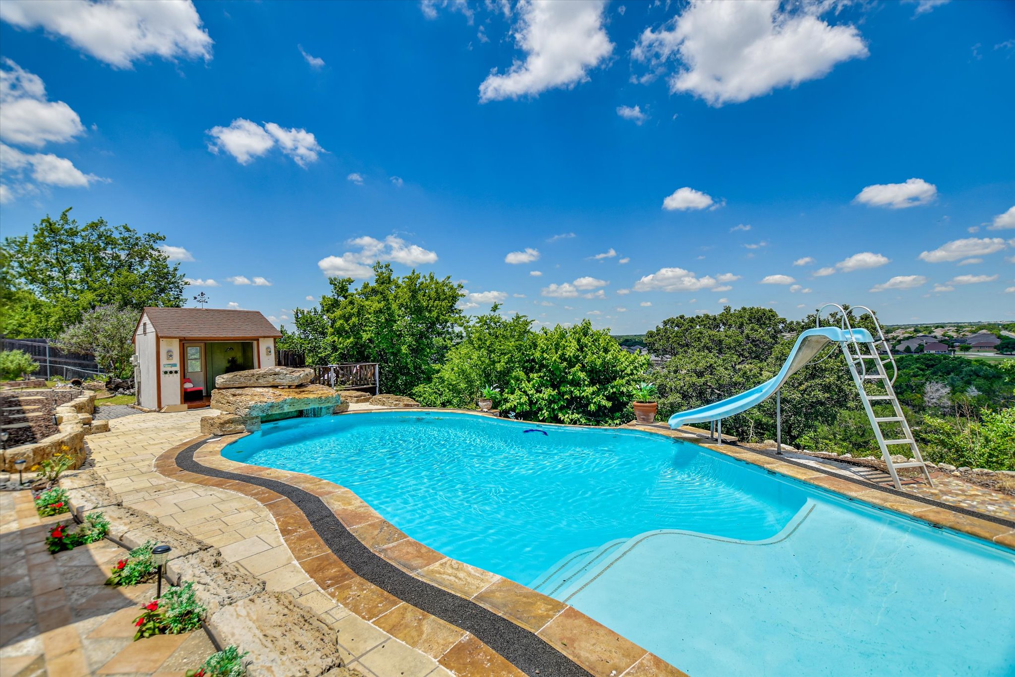 main property photo 28