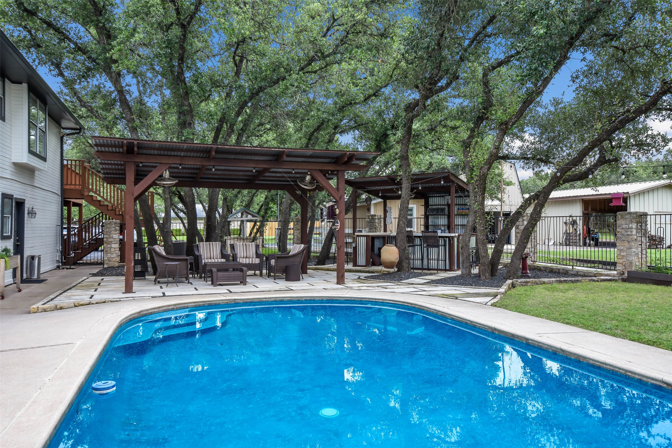 main property photo 35
