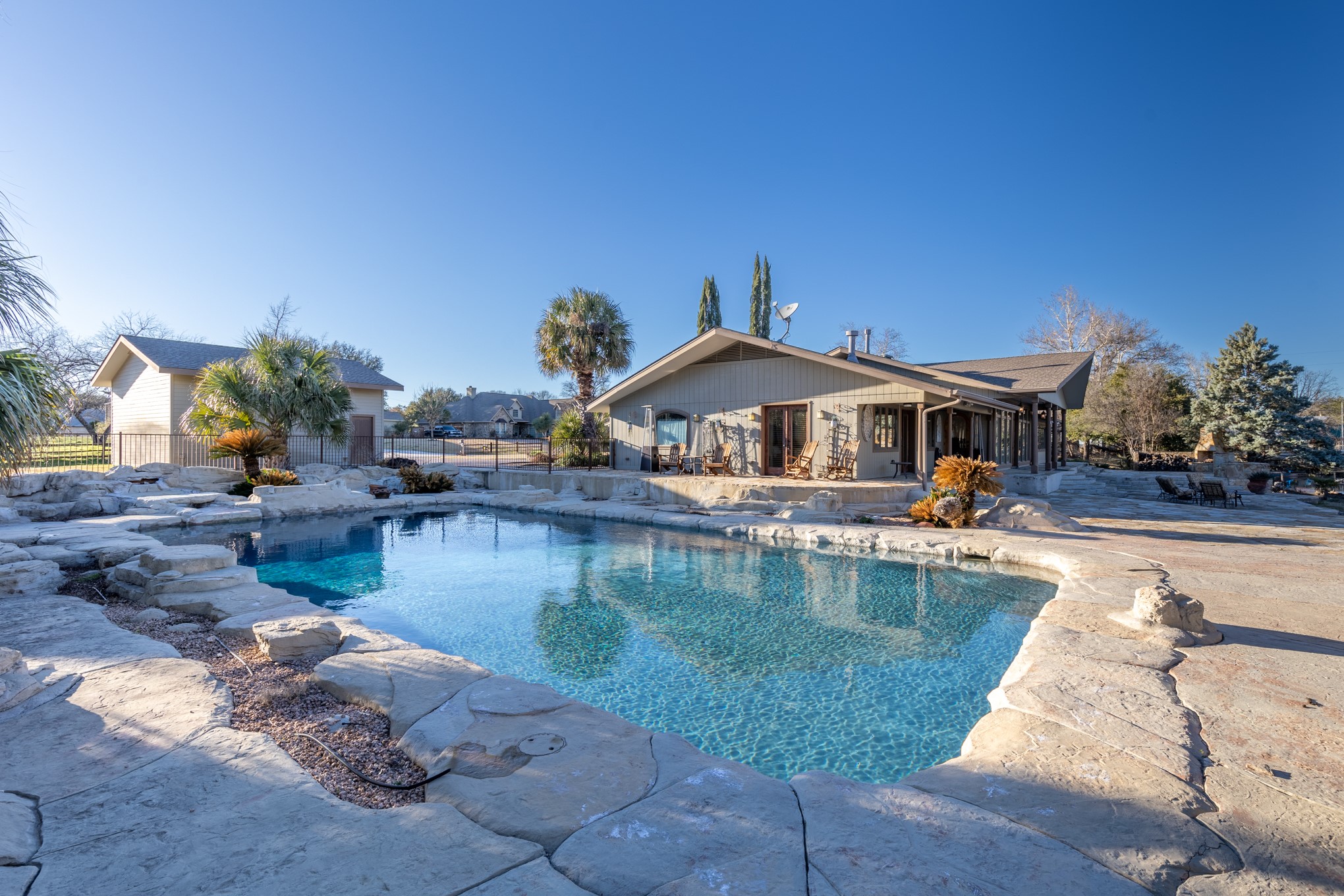 main property photo 38