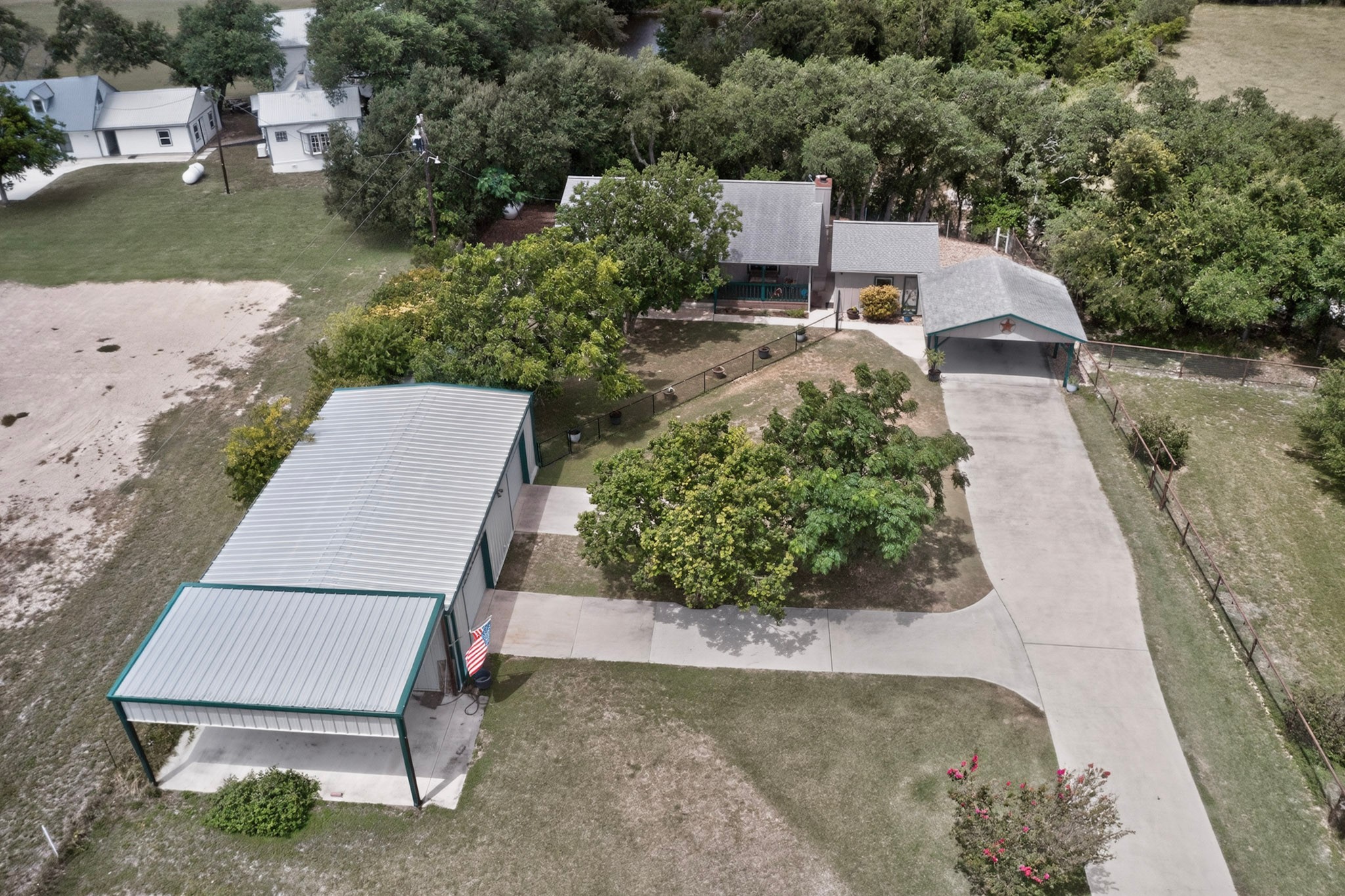 main property photo 3