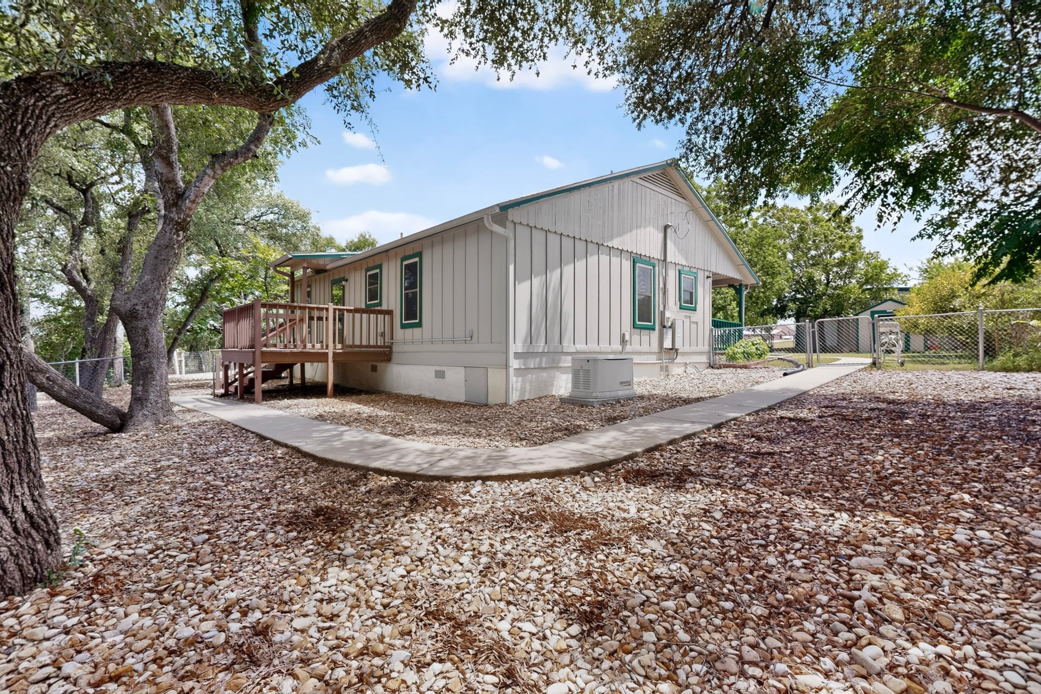 main property photo 33