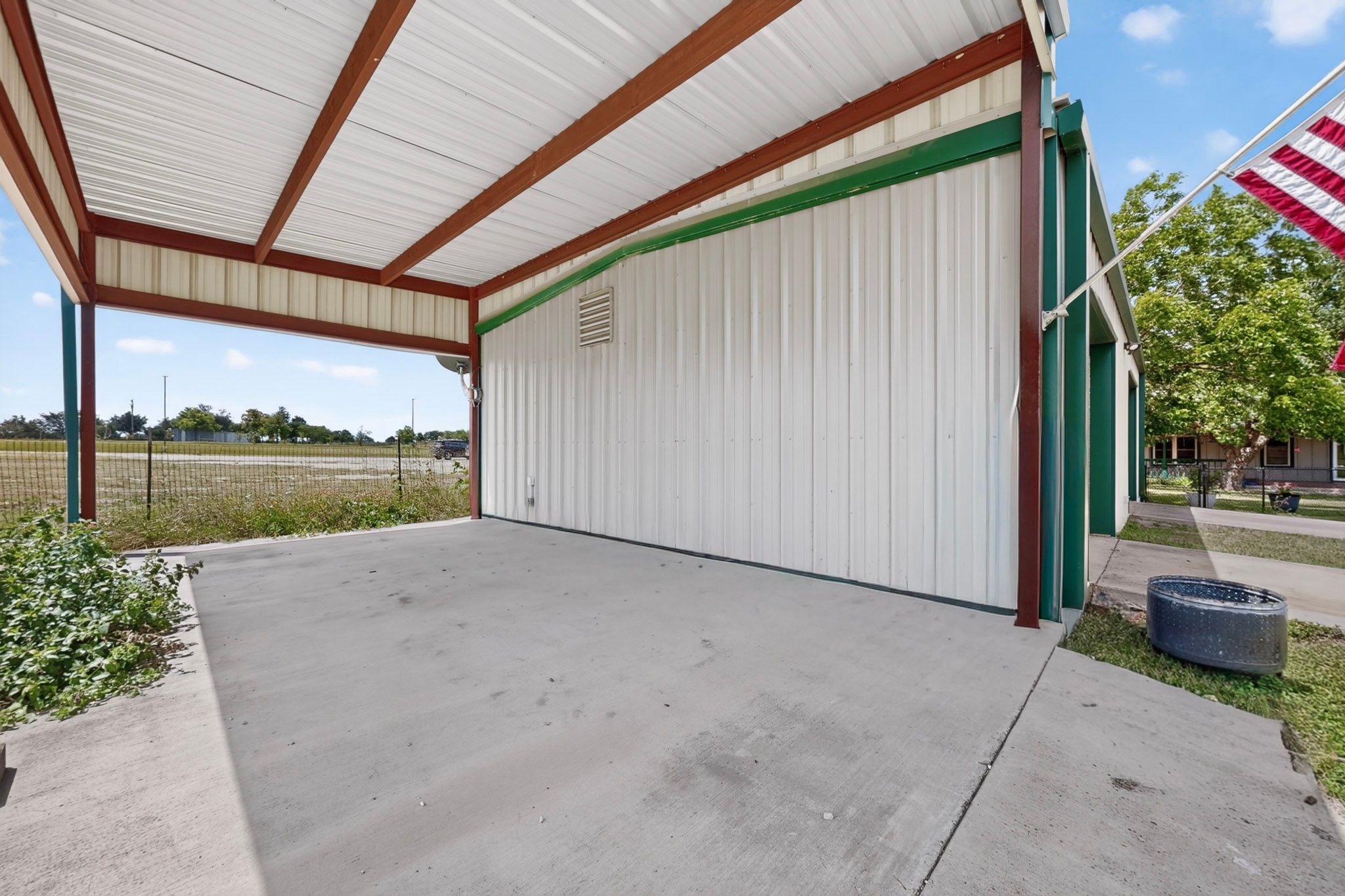 main property photo 37