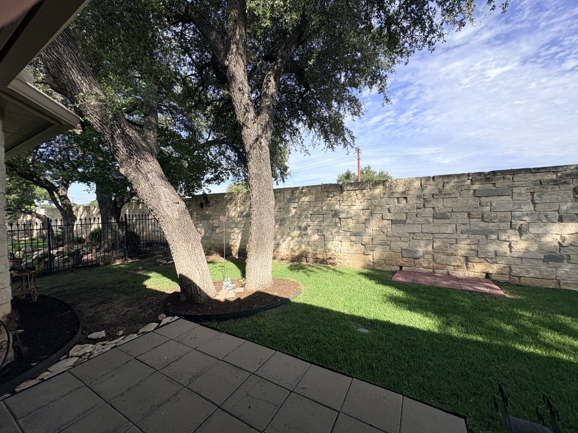 main property photo 24