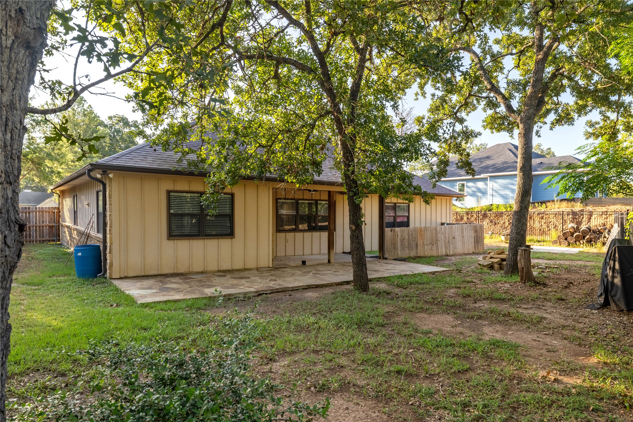 main property photo 32