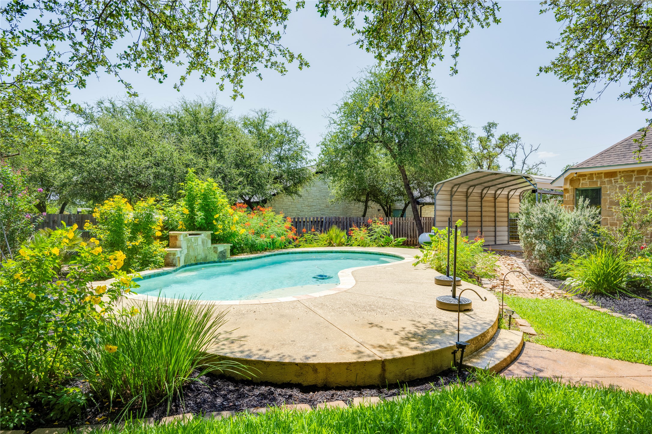 main property photo 17