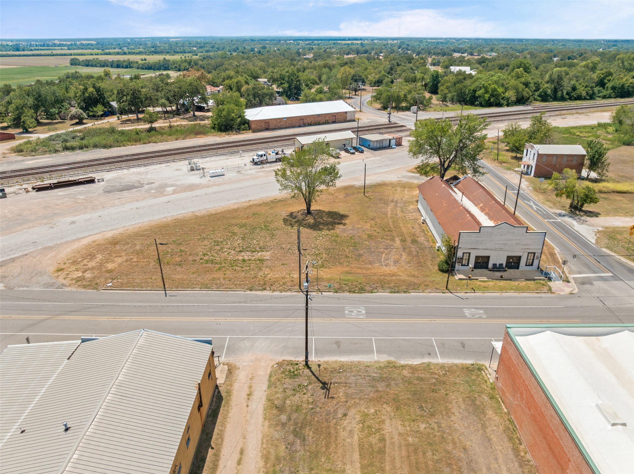 main property photo 35