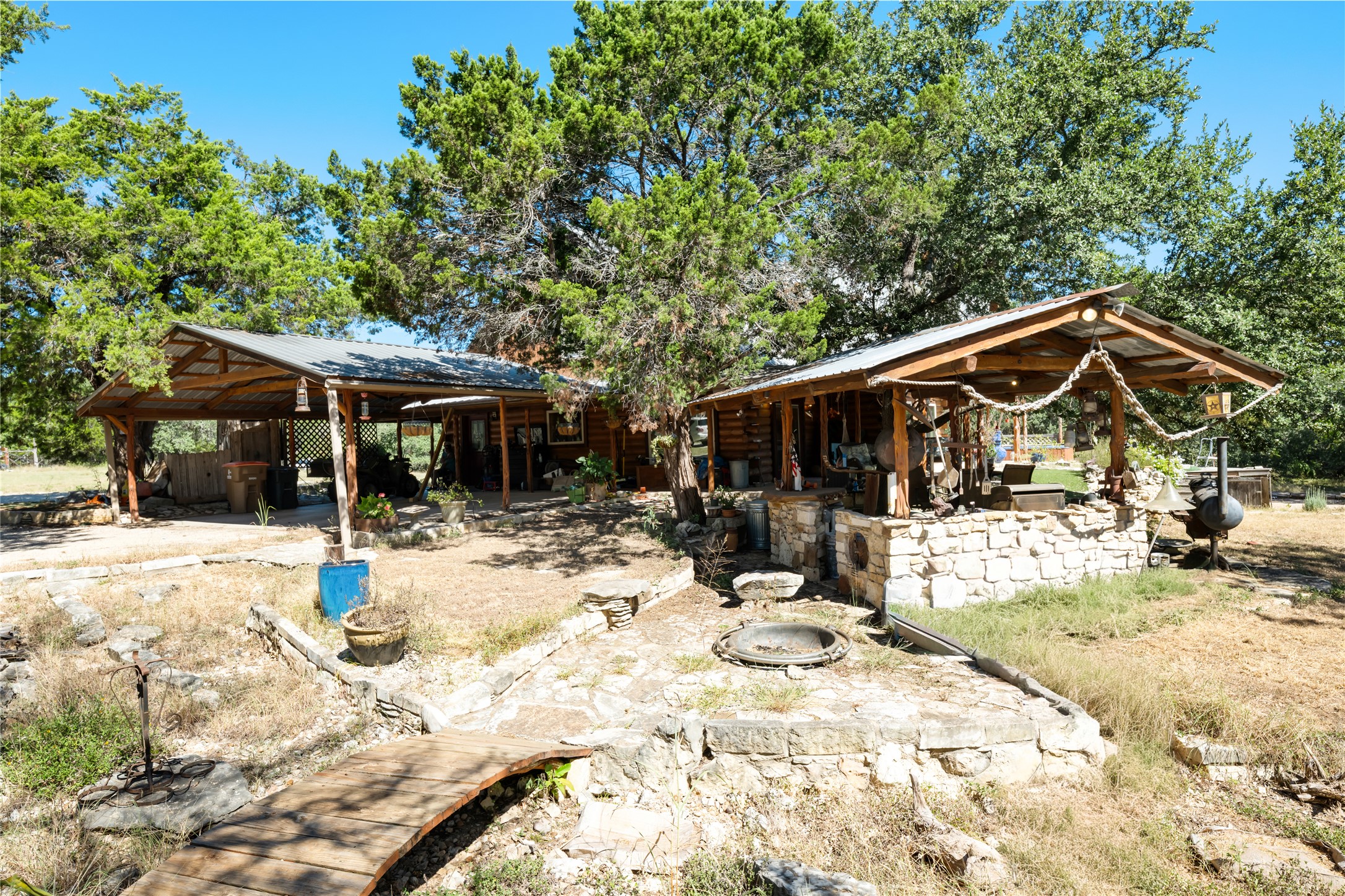 main property photo 28