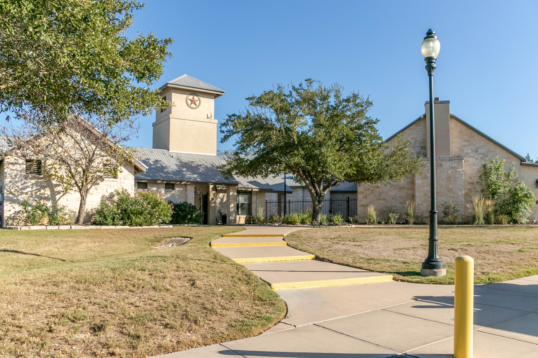 main property photo 6