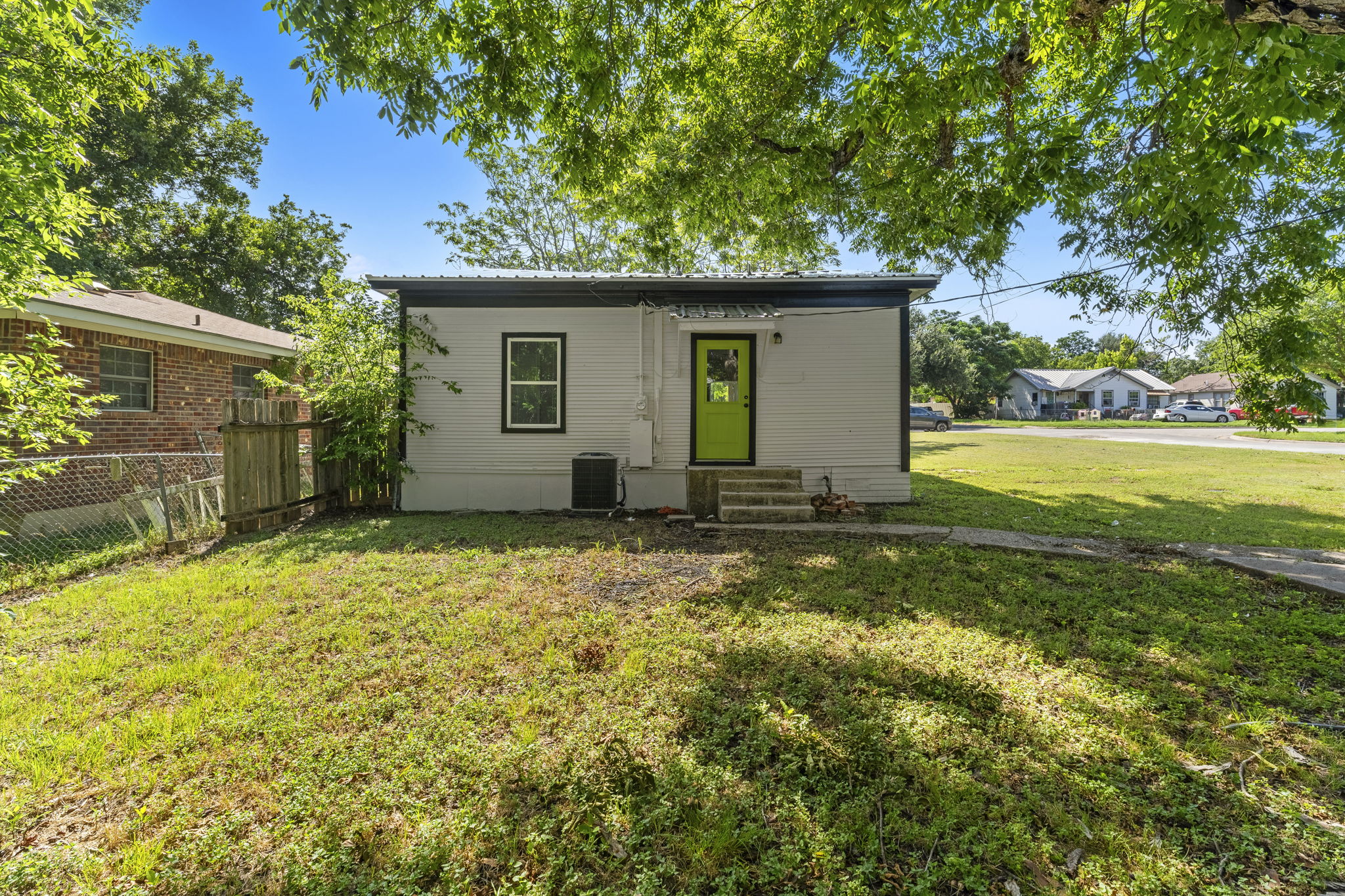 main property photo 25