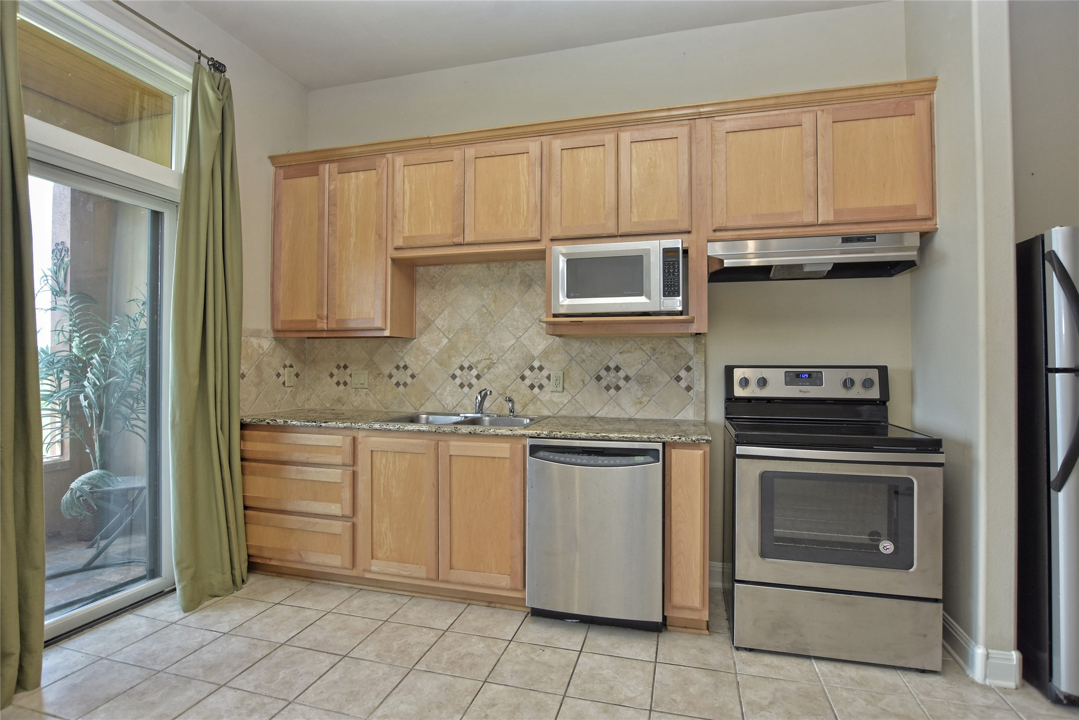 main property photo 10