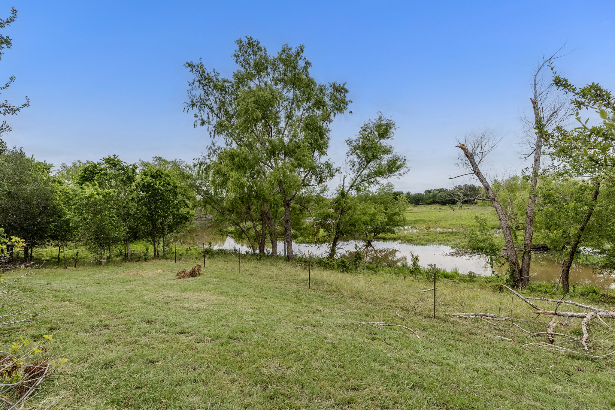 main property photo 14