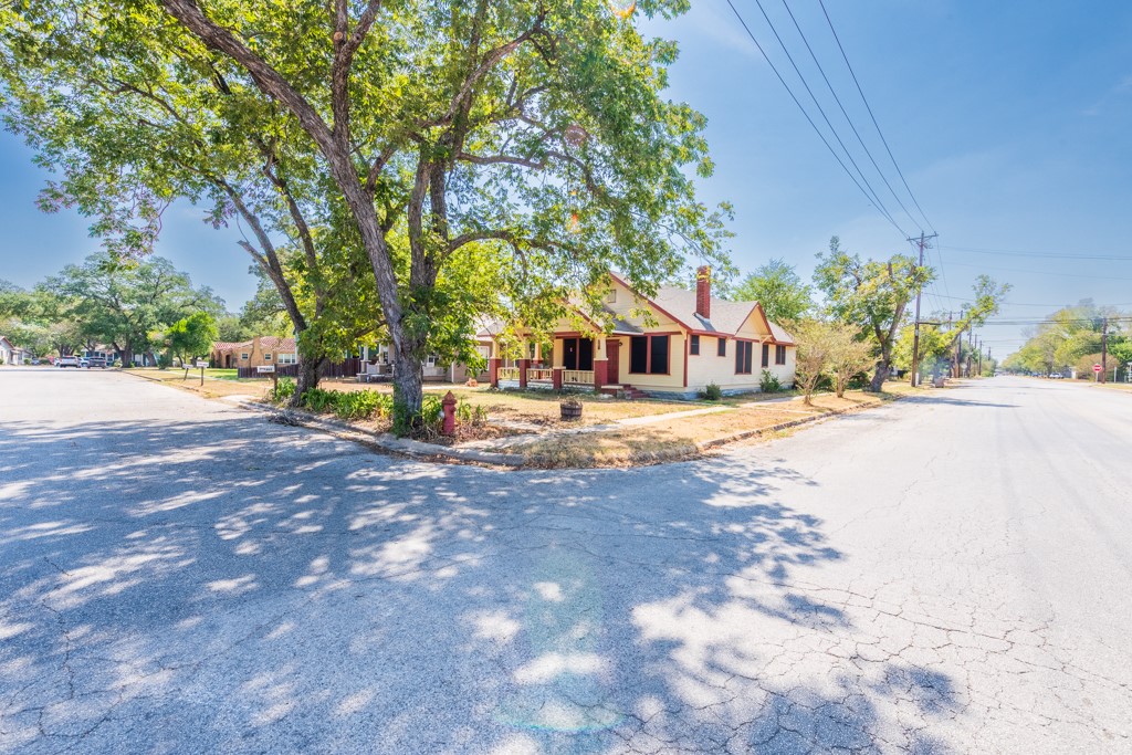 main property photo 28