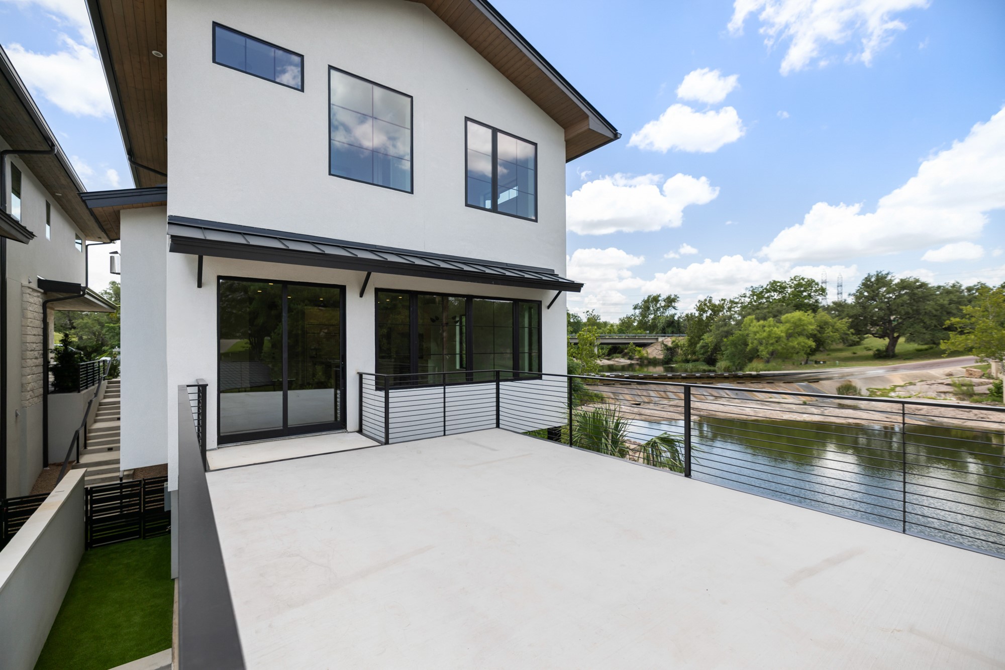 main property photo 28