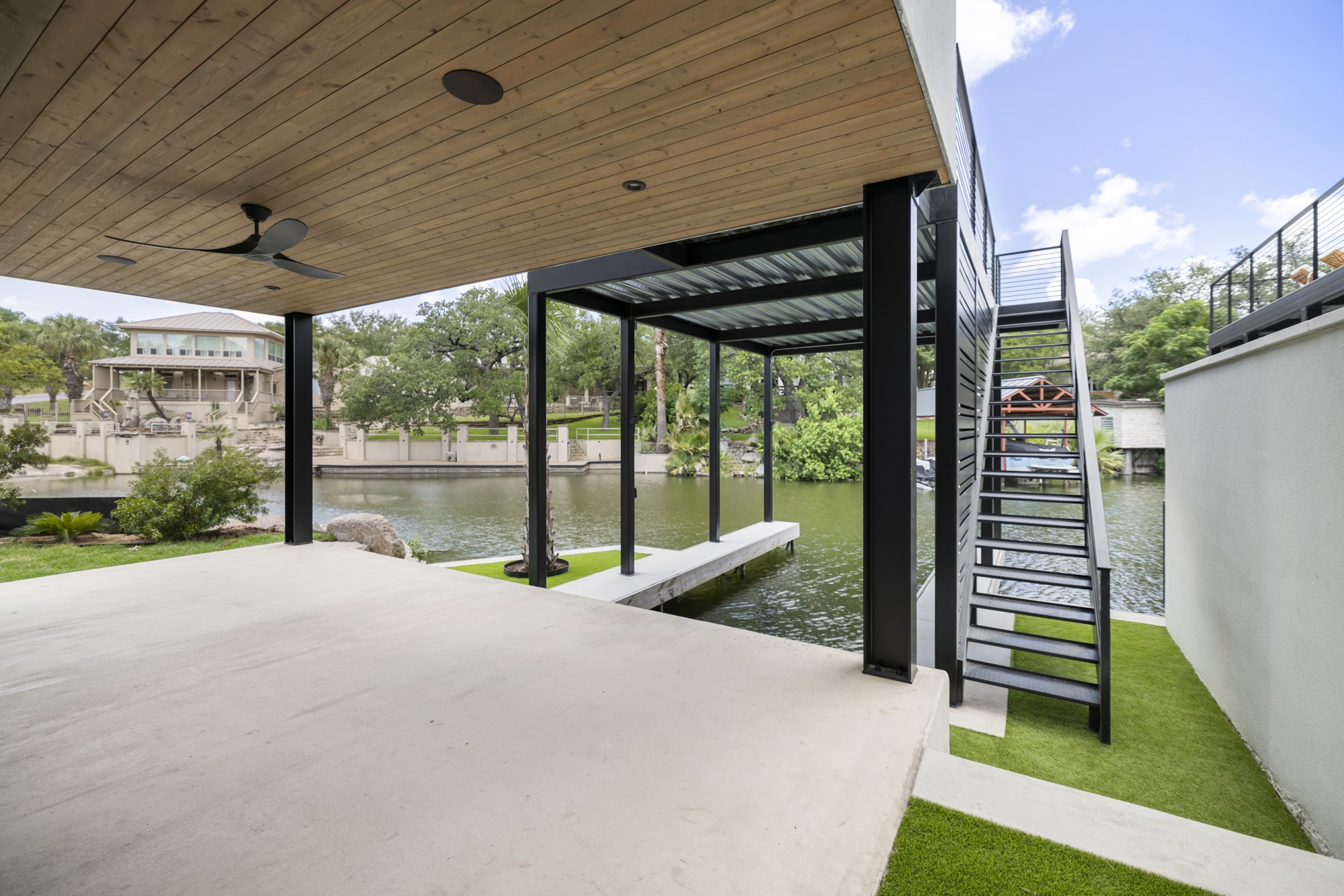 main property photo 31