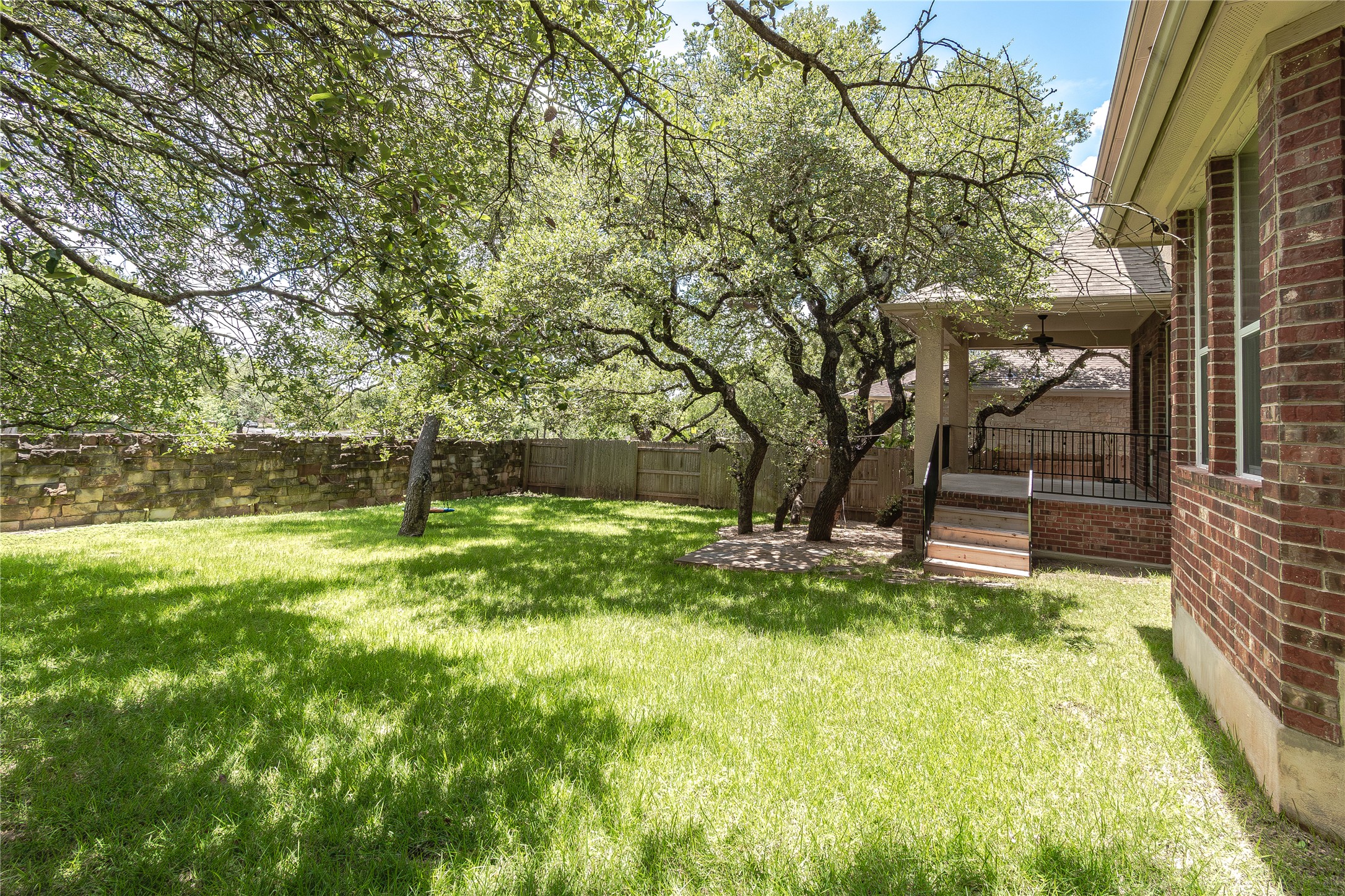 main property photo 32