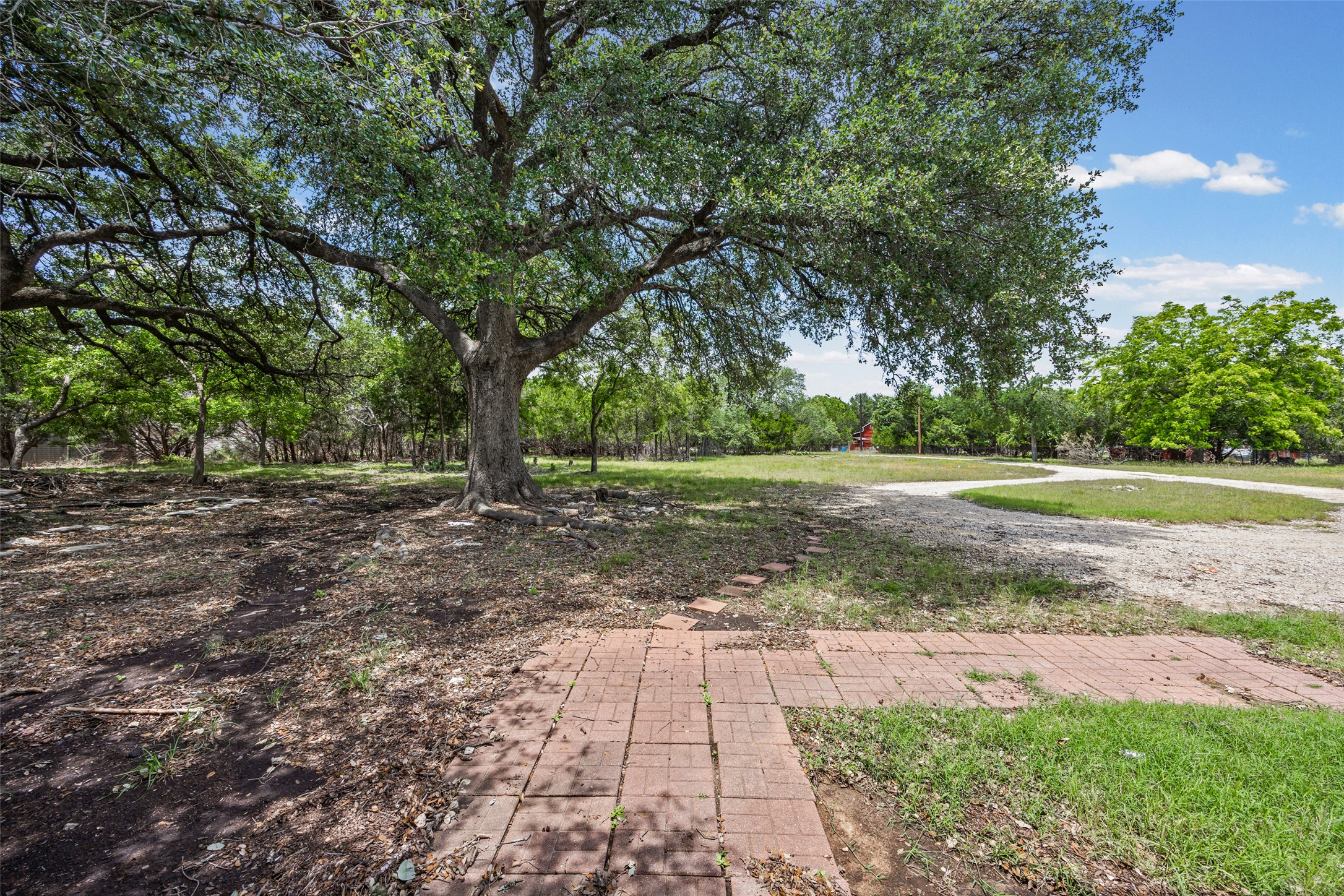 main property photo 23