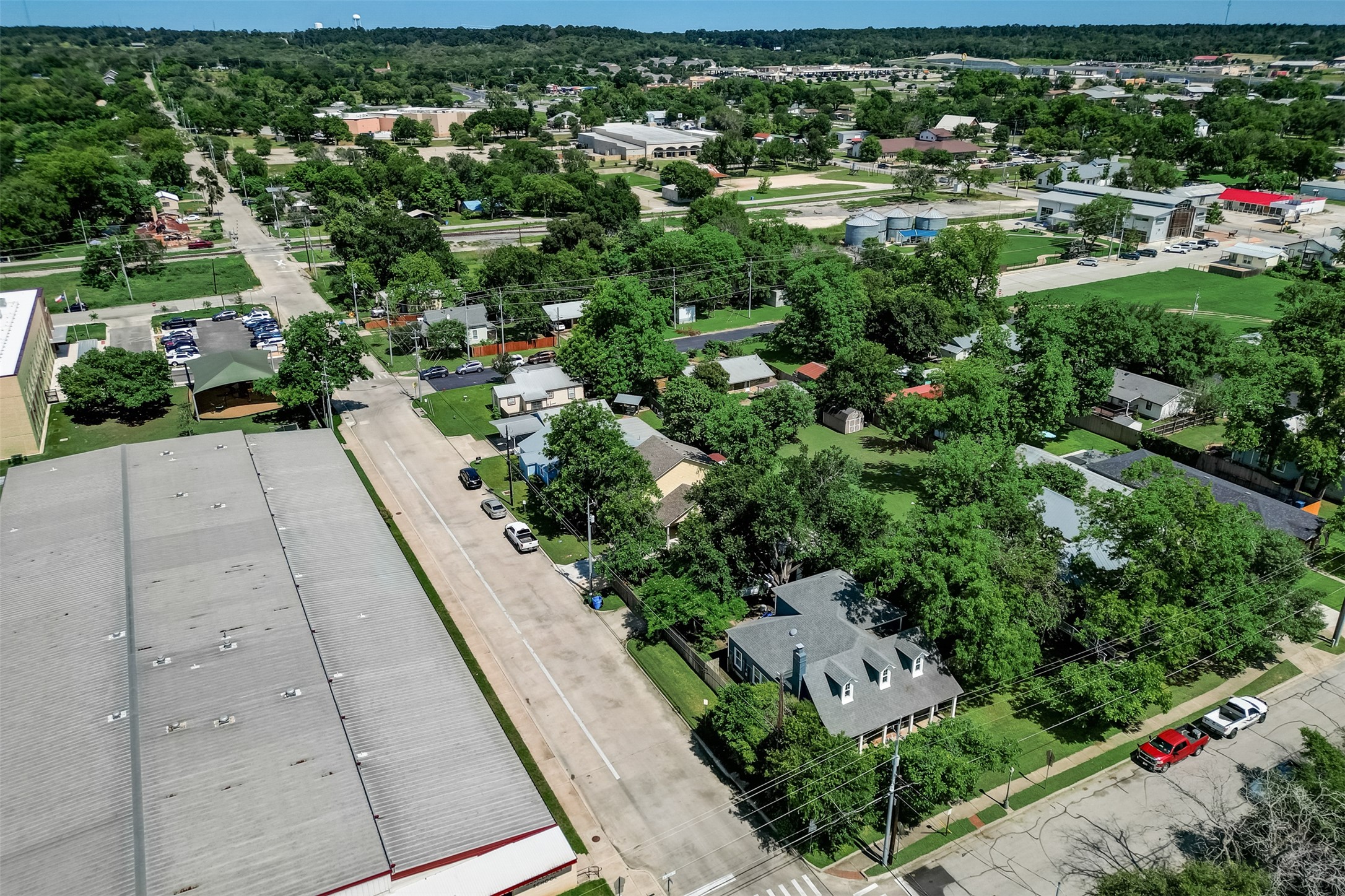 main property photo 28