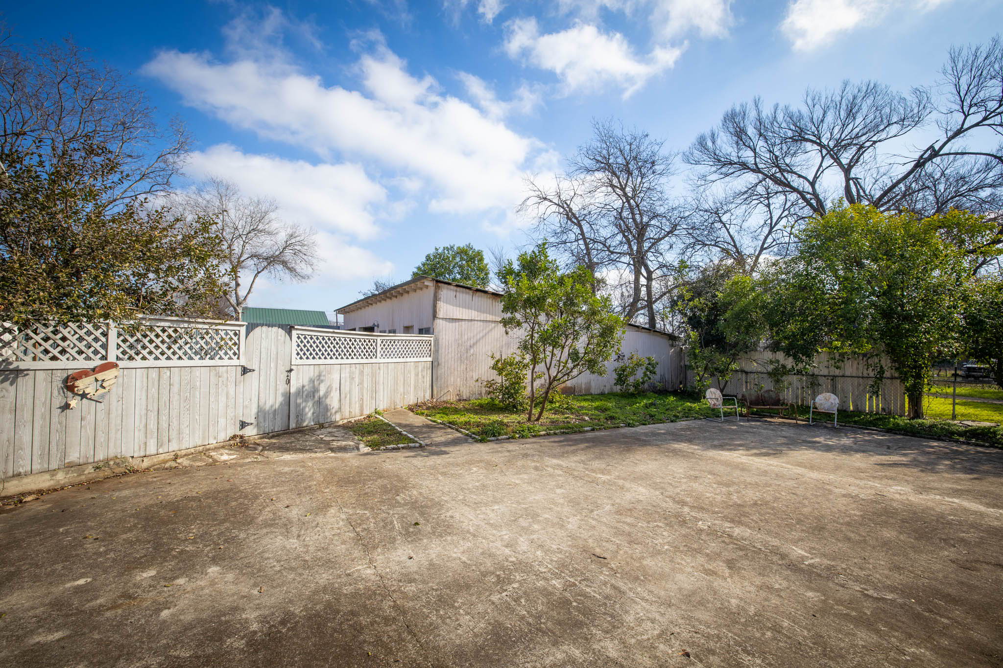 main property photo 28