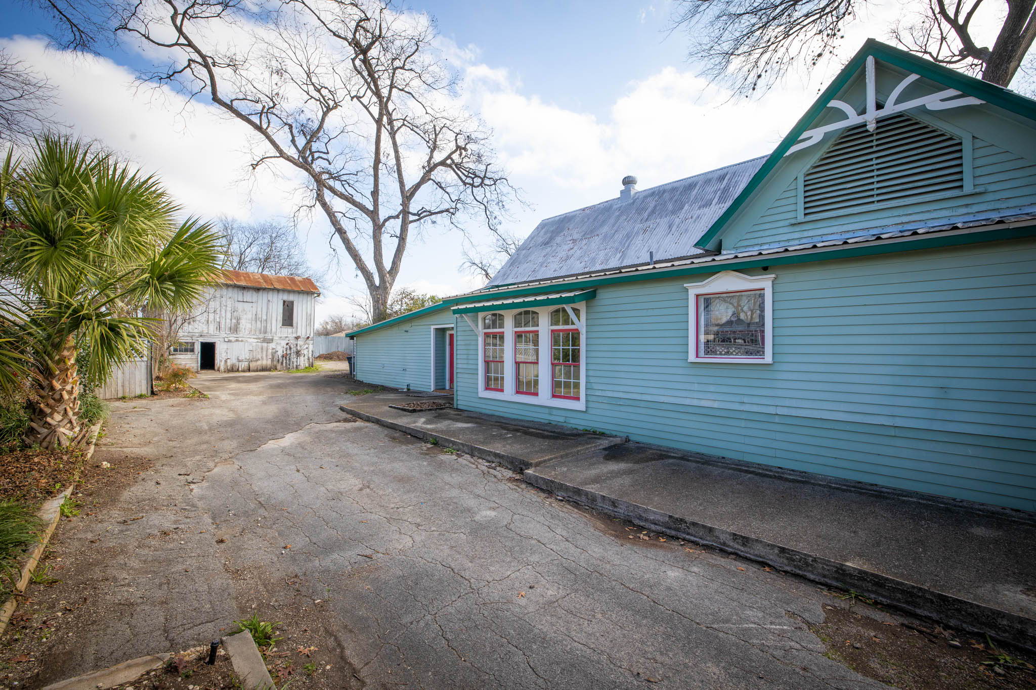 main property photo 33