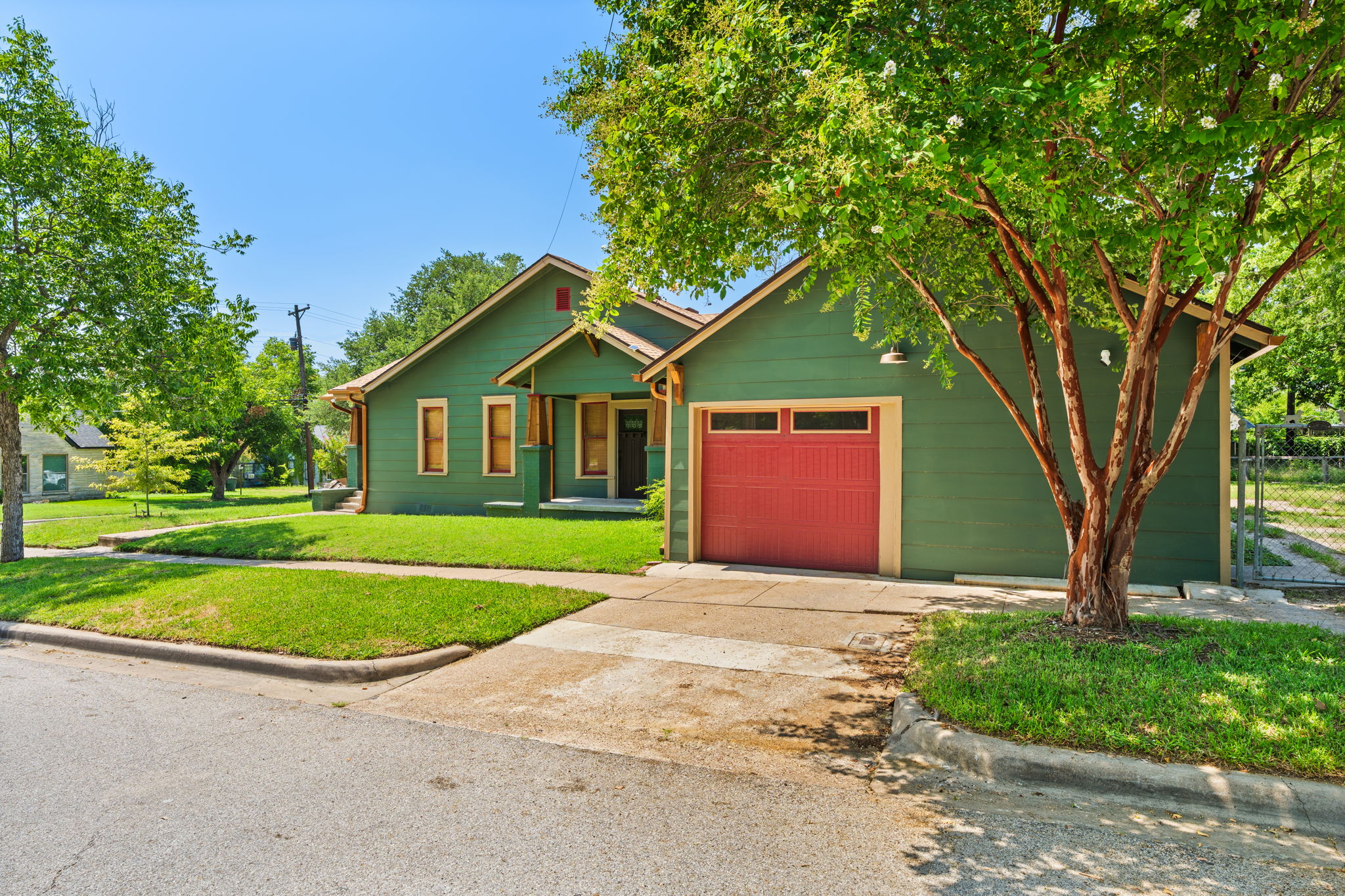 main property photo 23