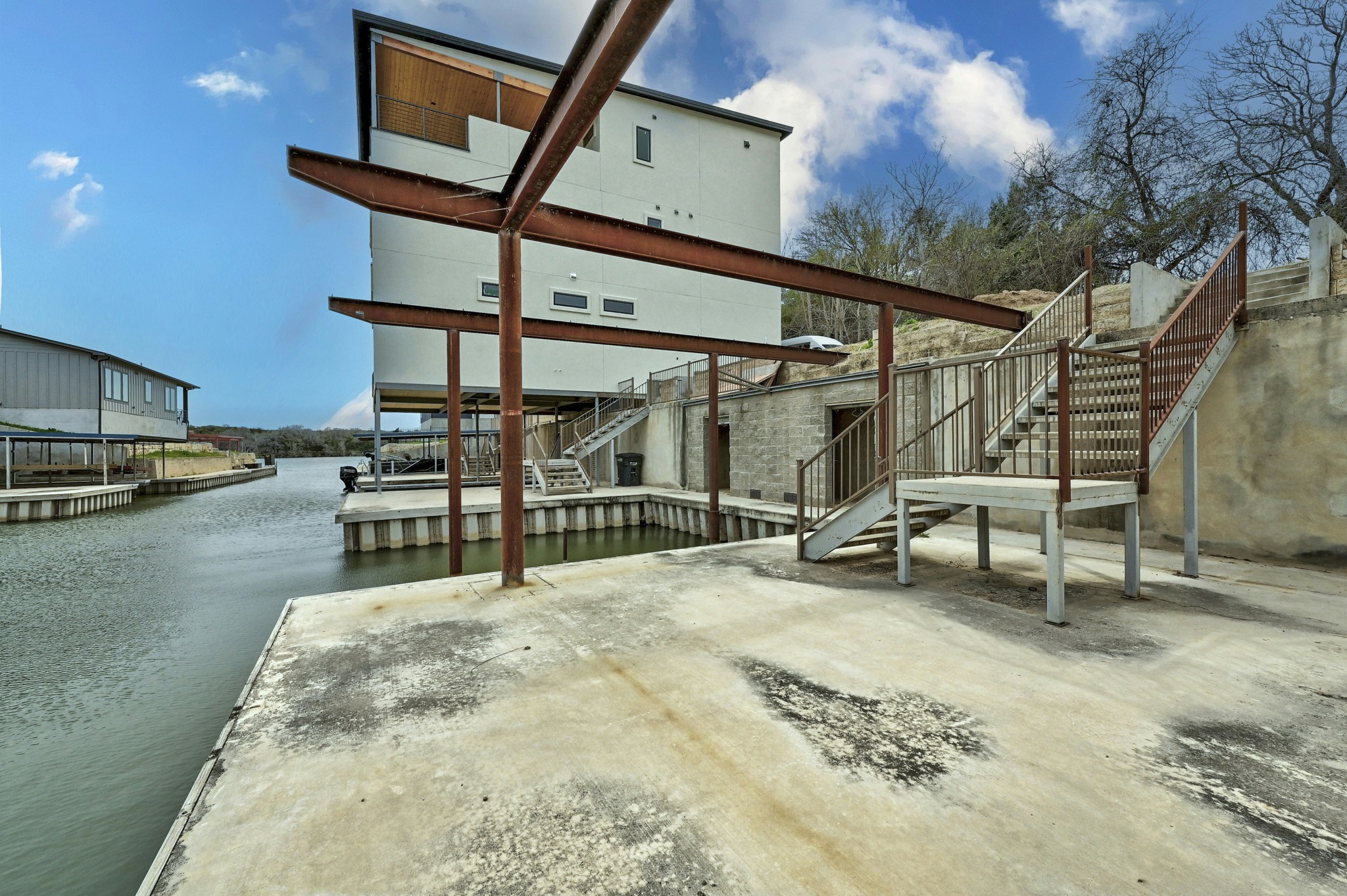 main property photo 11
