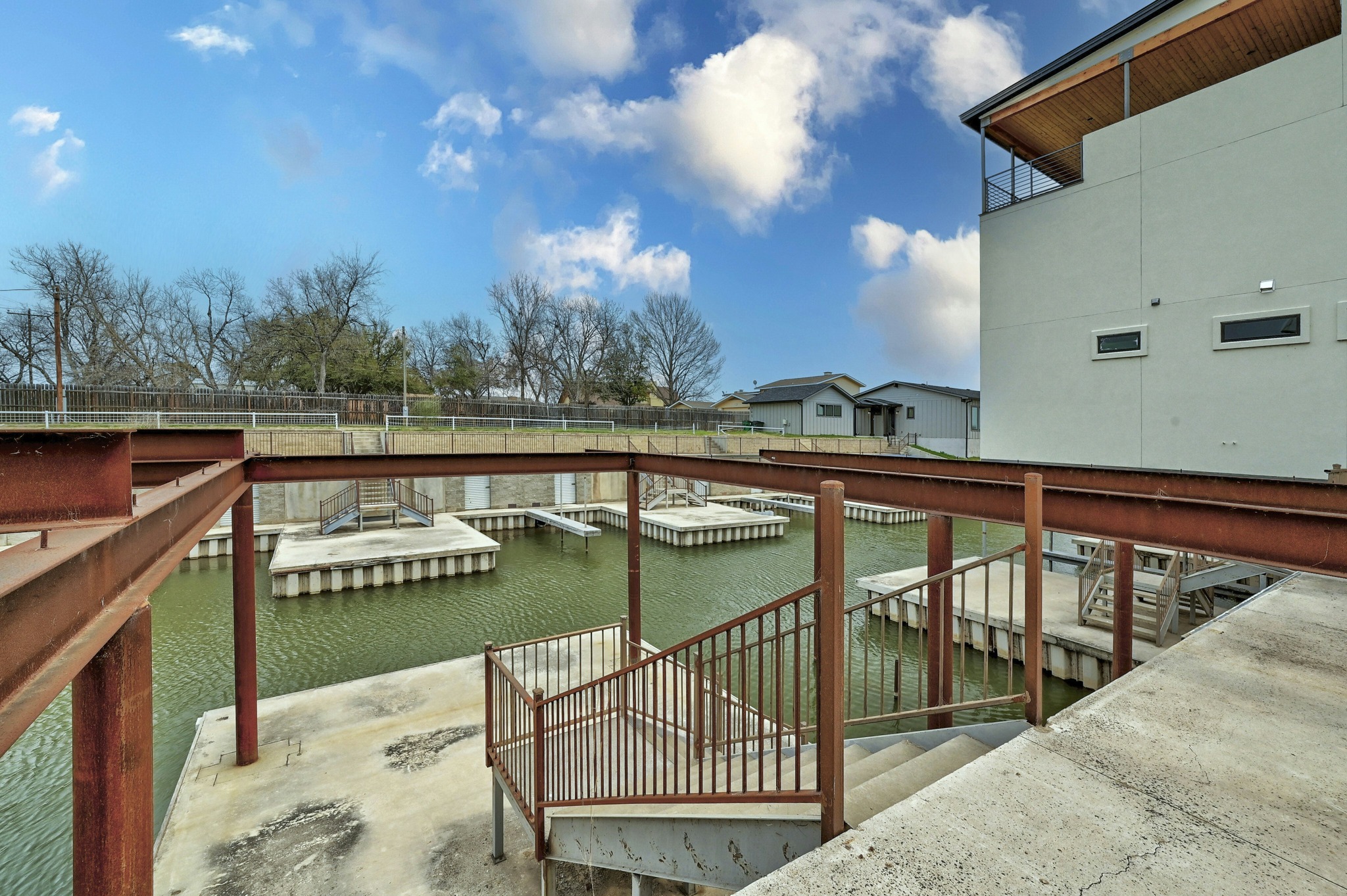 main property photo 13