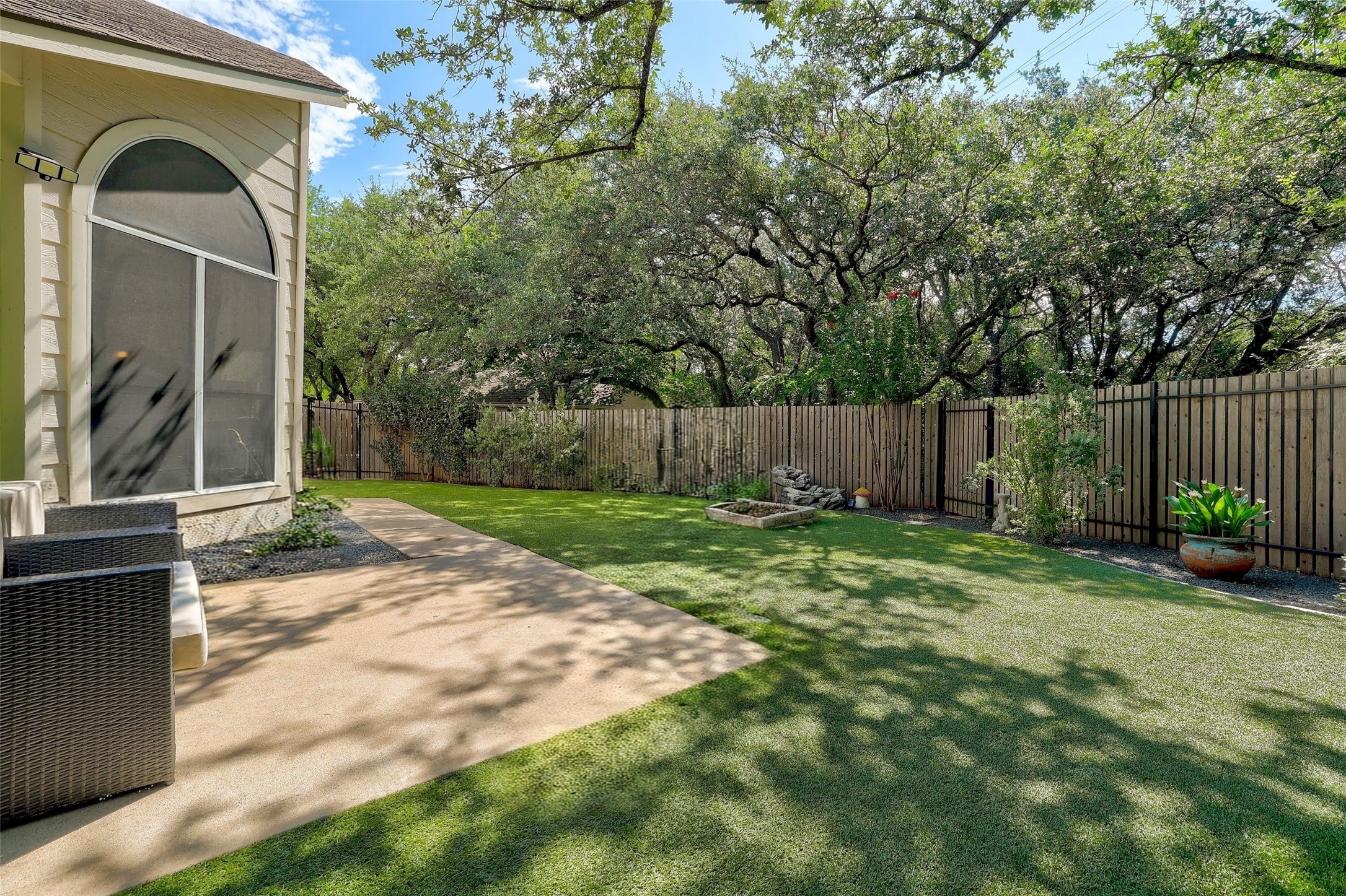 main property photo 28