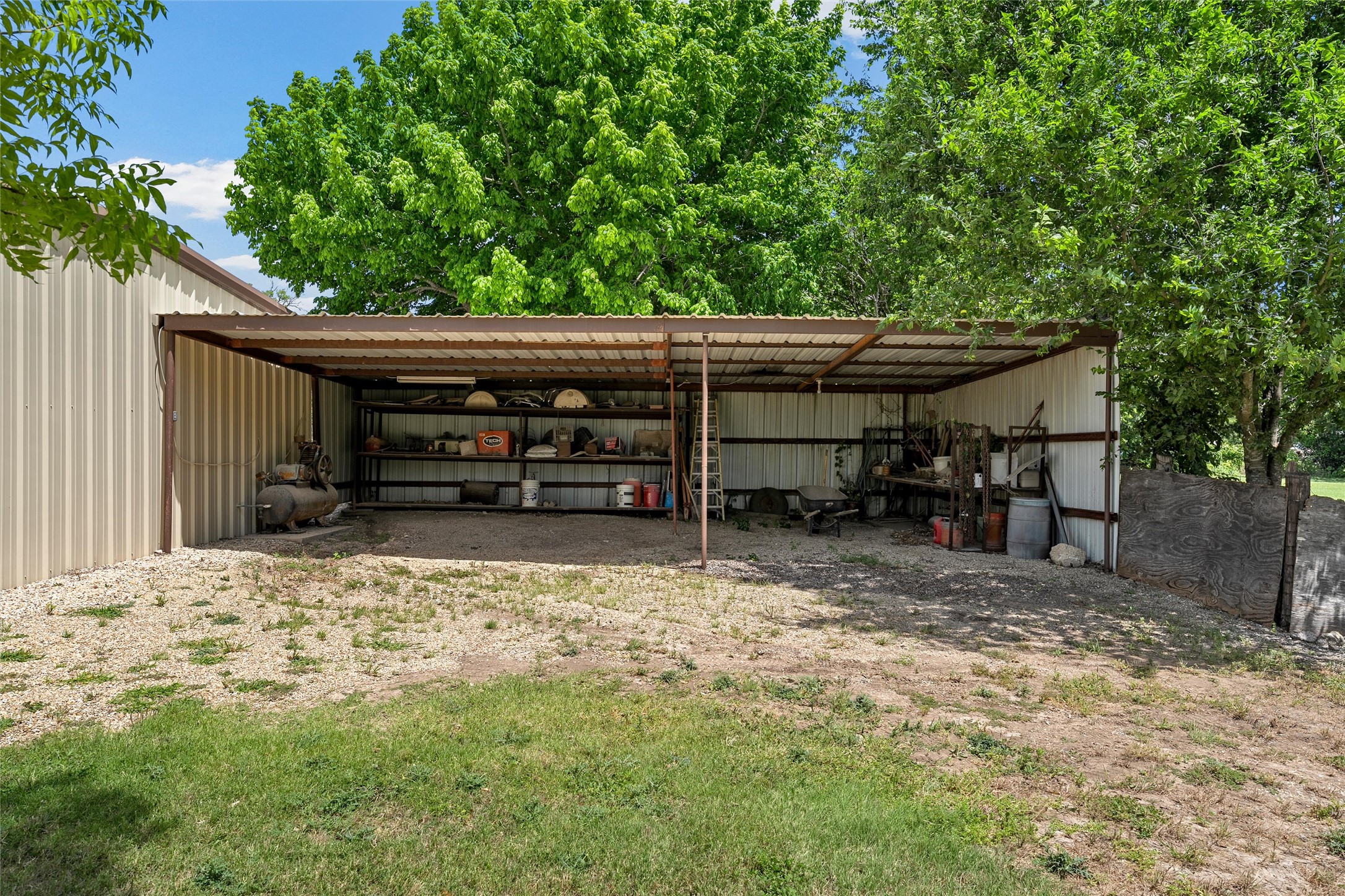 main property photo 24
