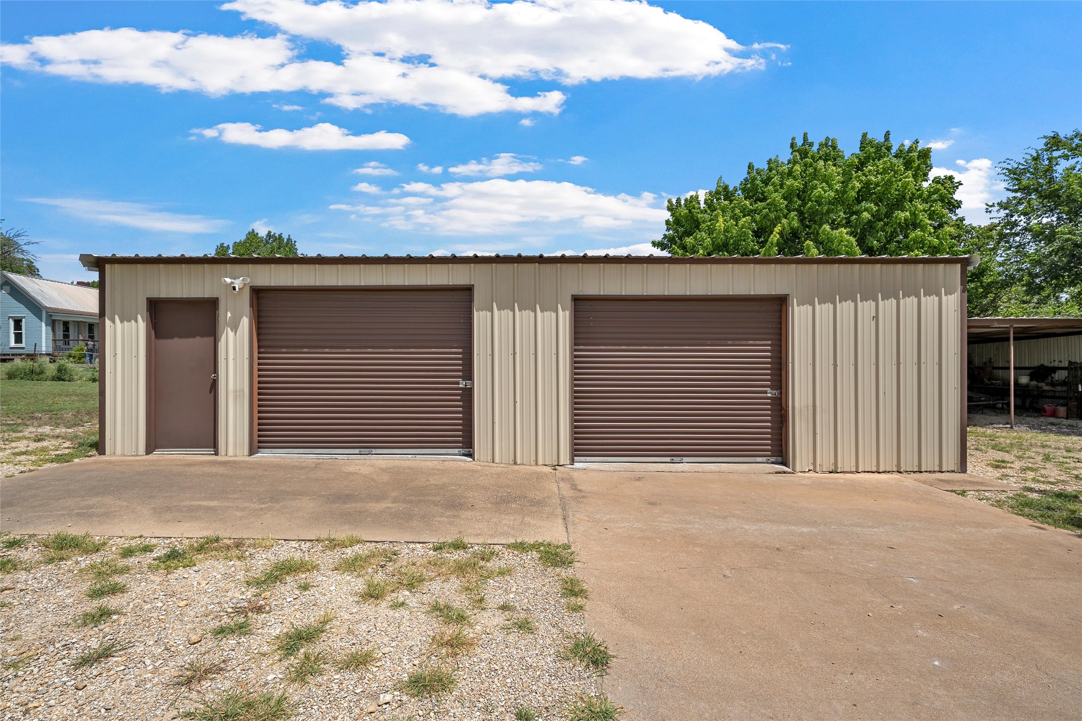 main property photo 27