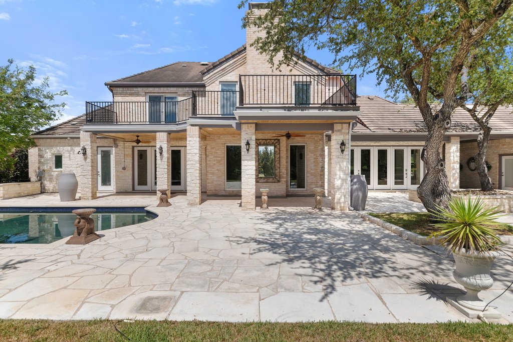 main property photo 28