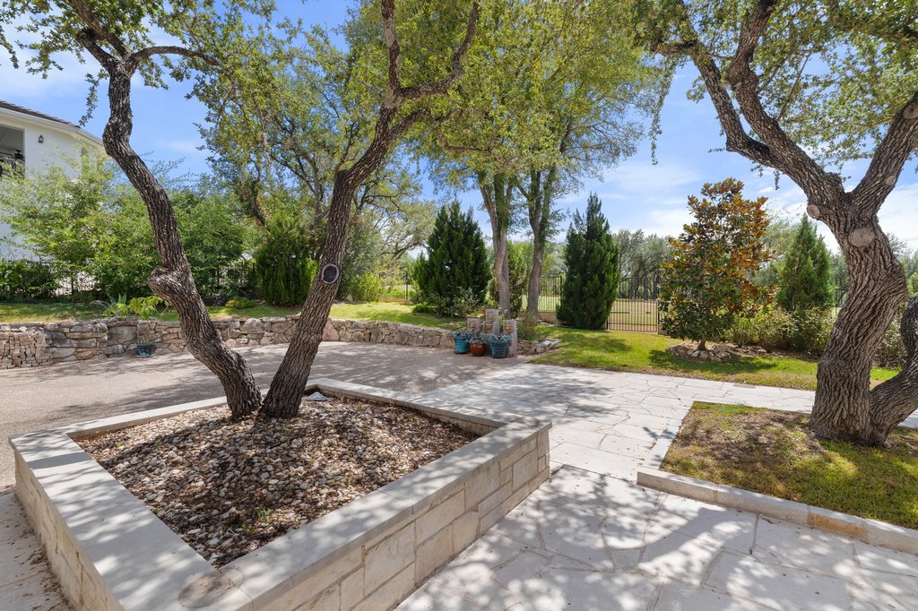 main property photo 33
