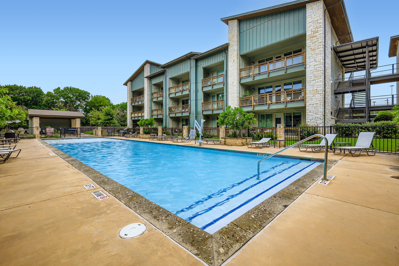 main property photo 11