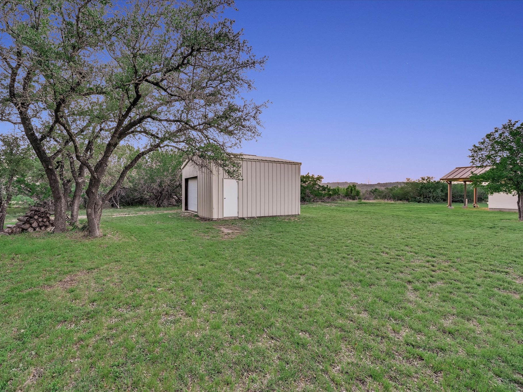 main property photo 31