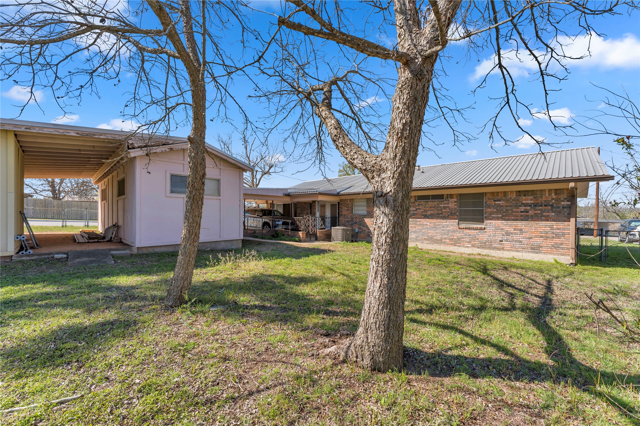 main property photo 31