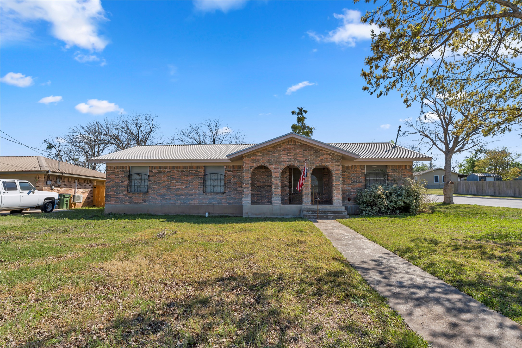 main property photo 4