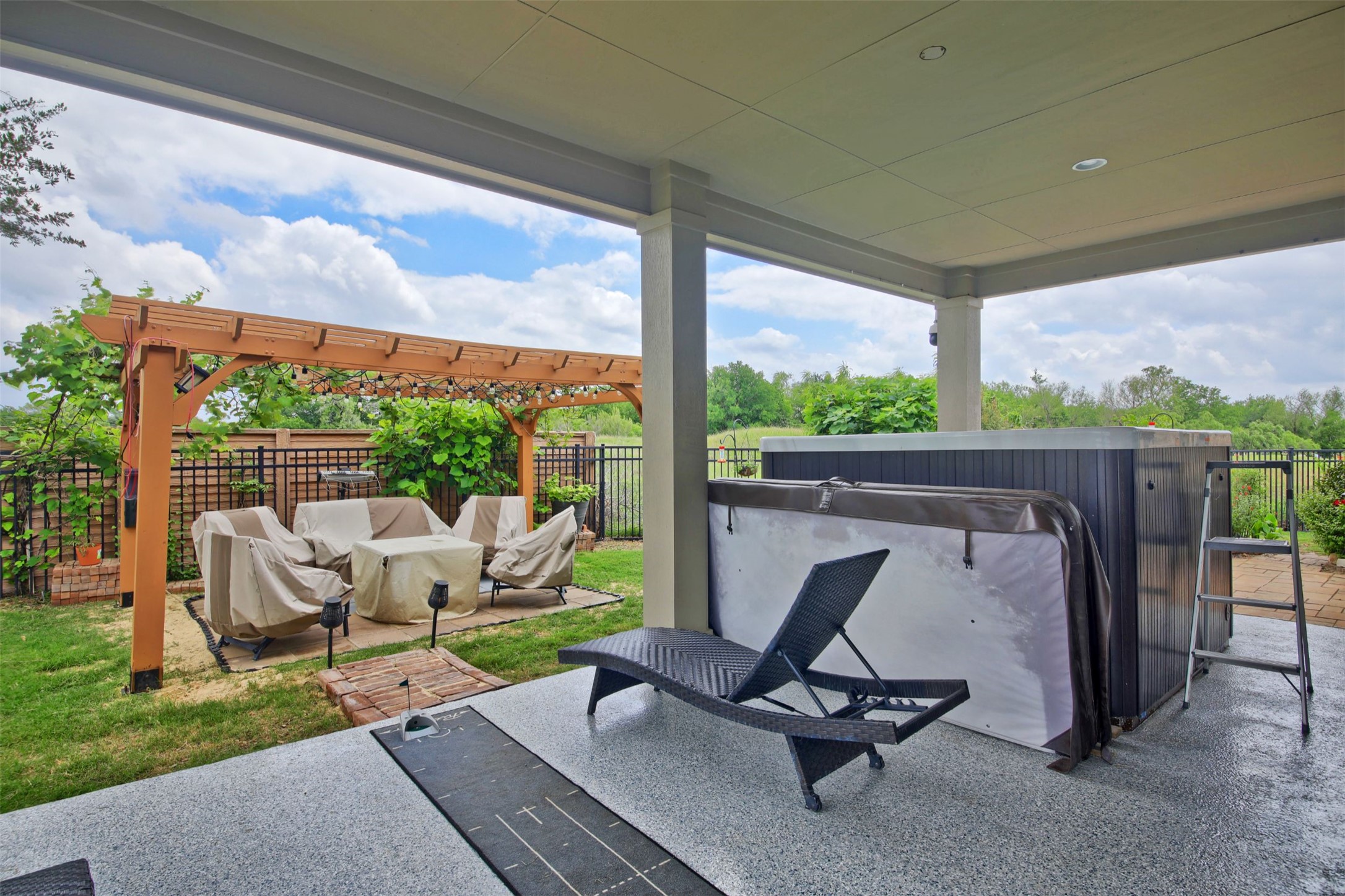 main property photo 27