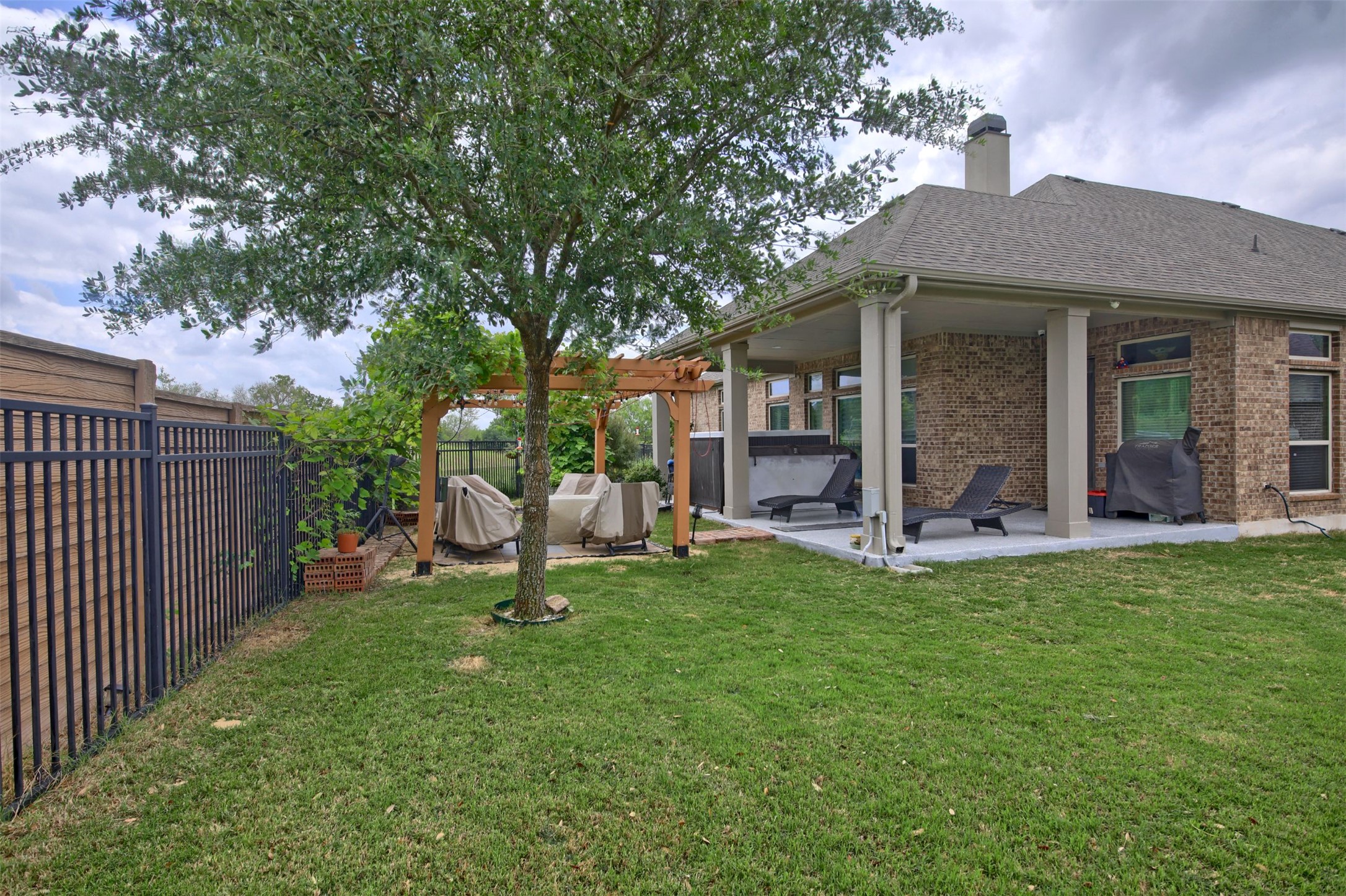 main property photo 31