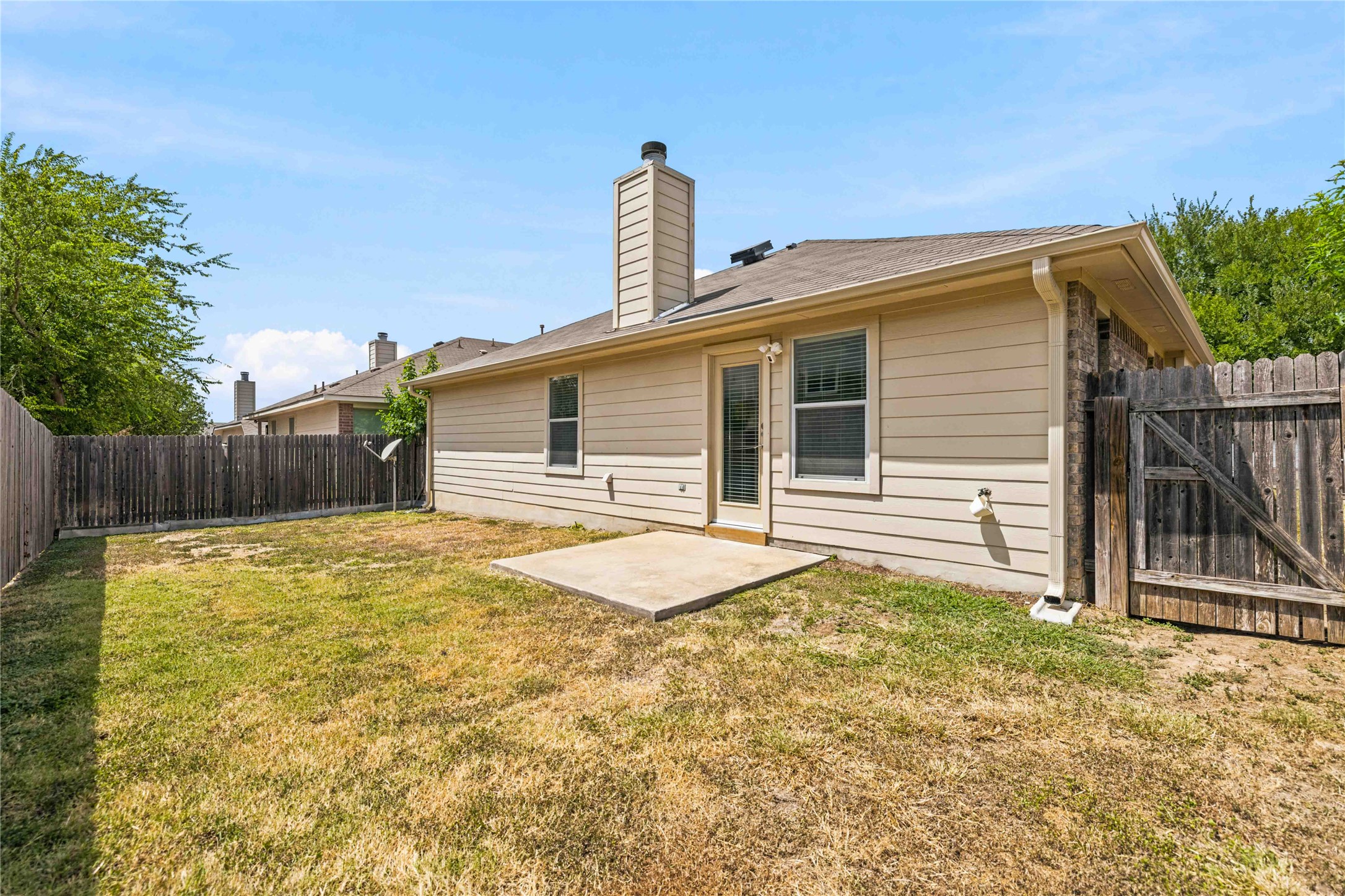 main property photo 28