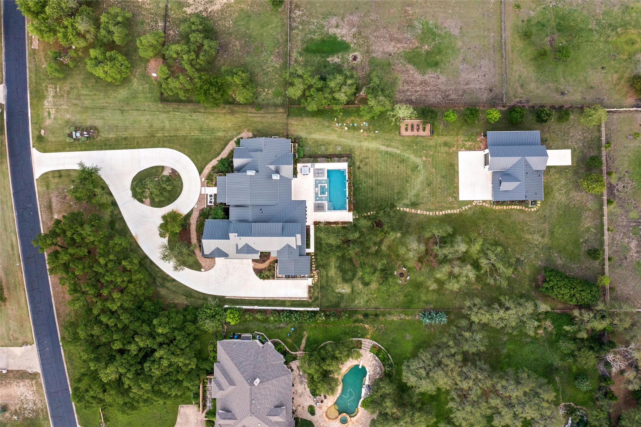 main property photo 38