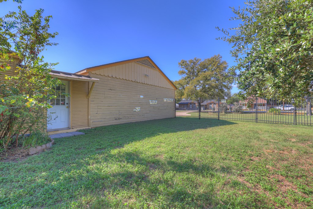 main property photo 16