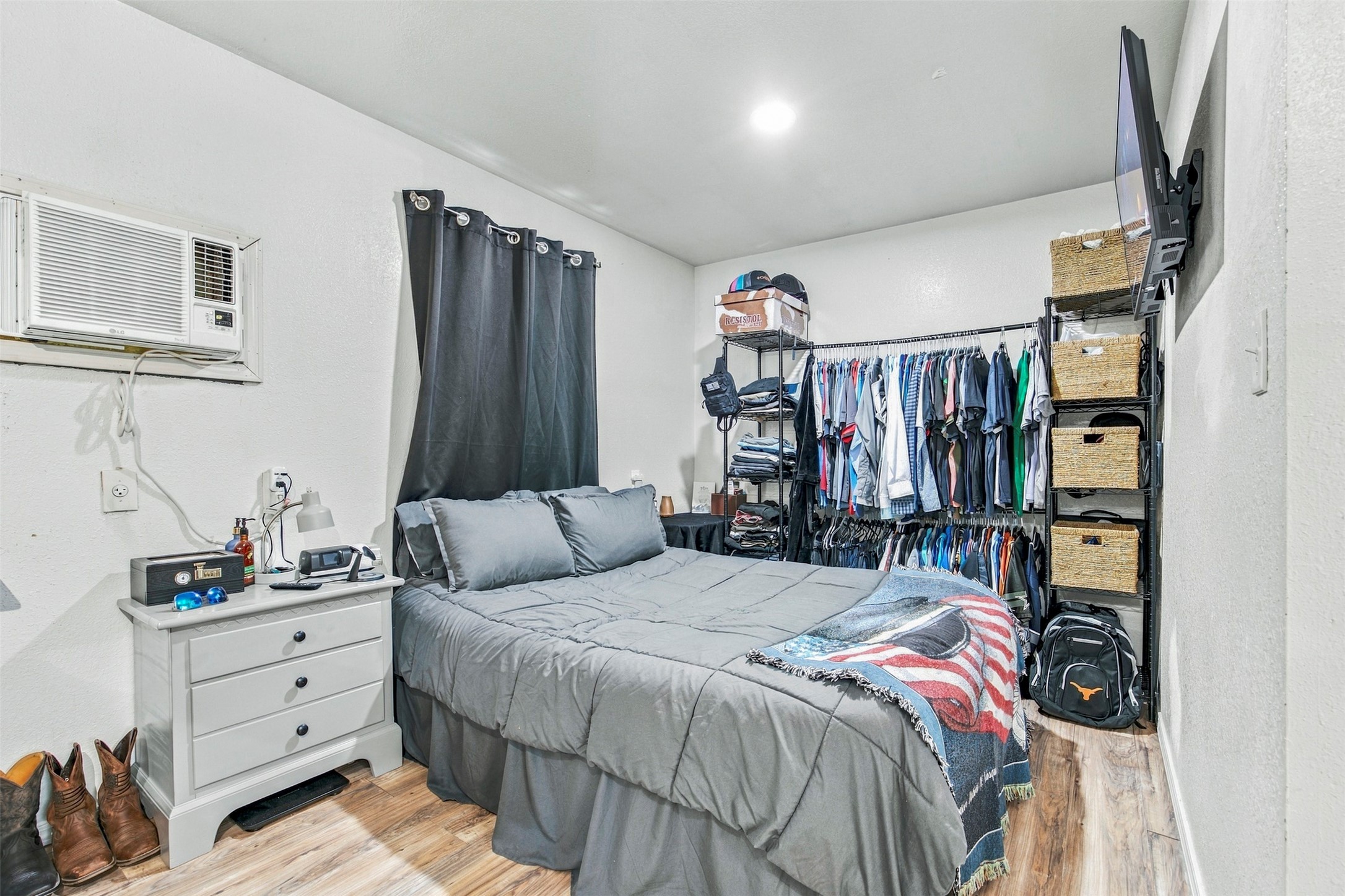 main property photo 28