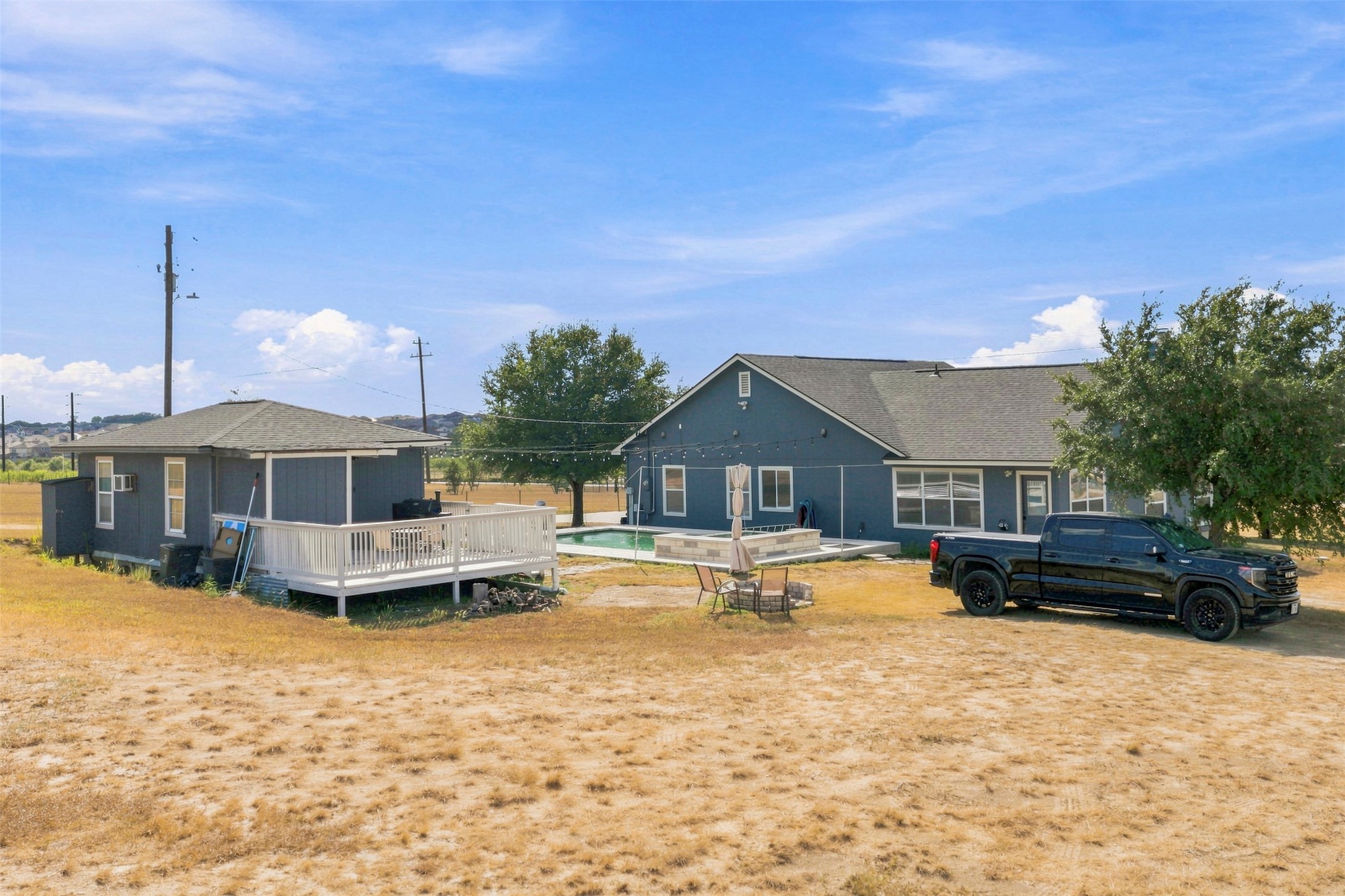 main property photo 33