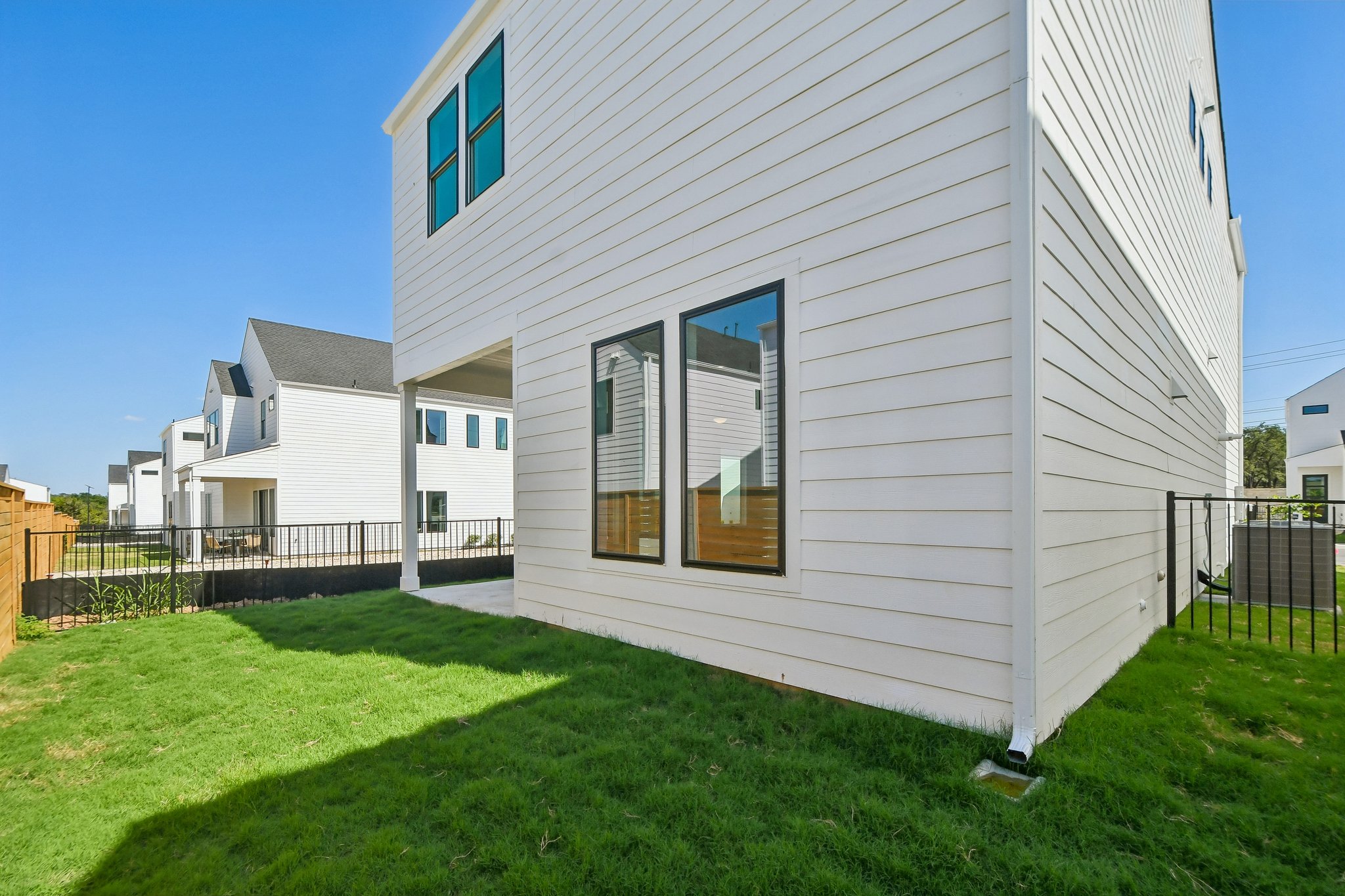 main property photo 34