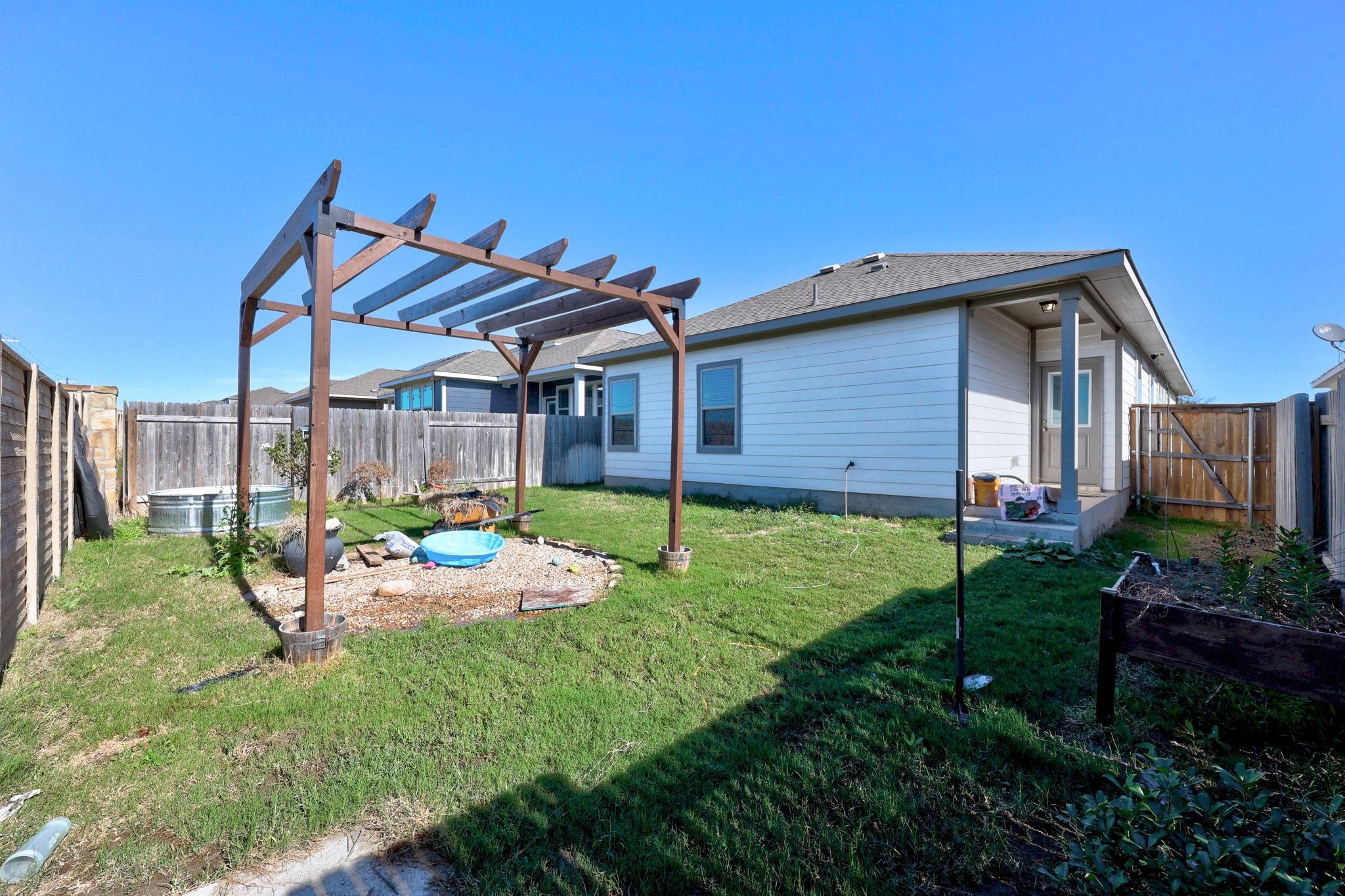main property photo 28