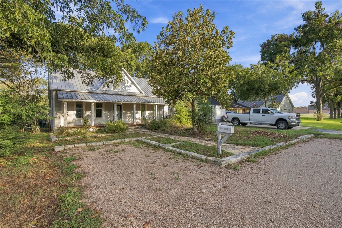 main property photo 37