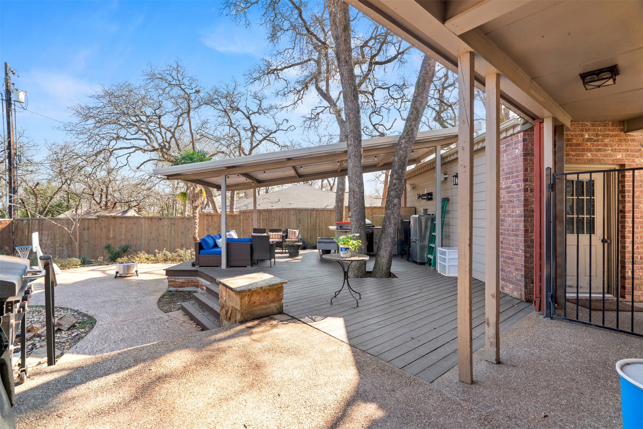 main property photo 28