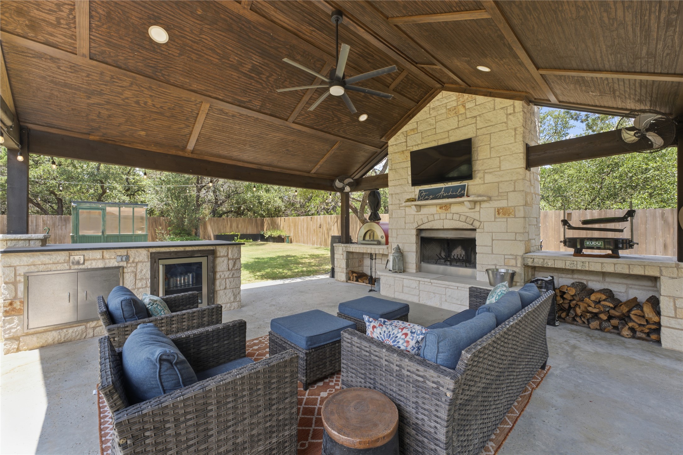 main property photo 30