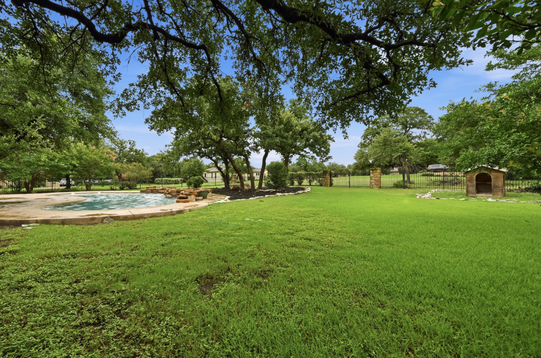 main property photo 33