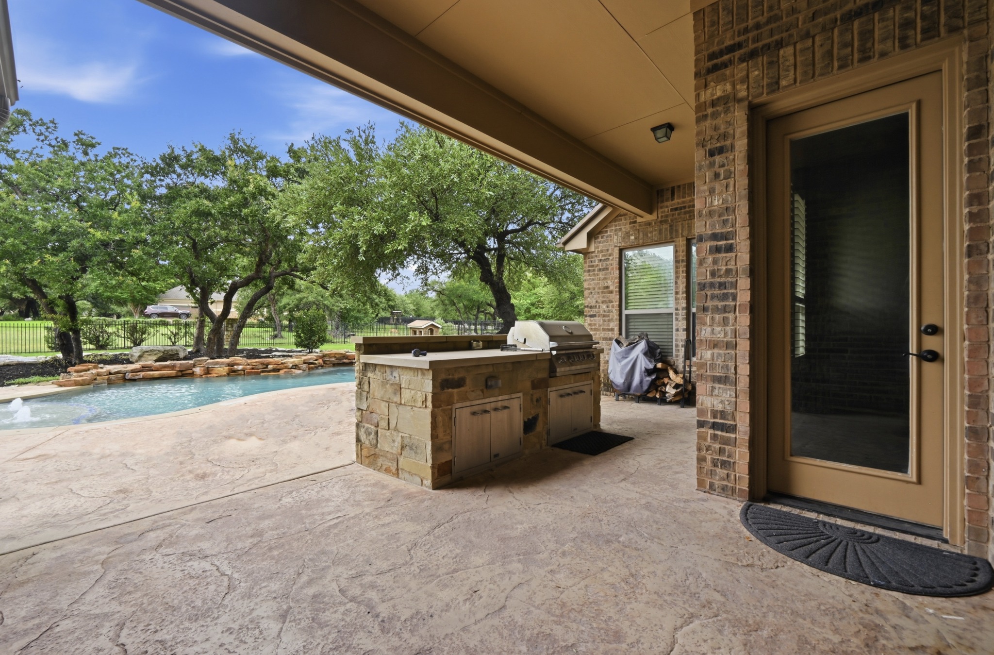 main property photo 39