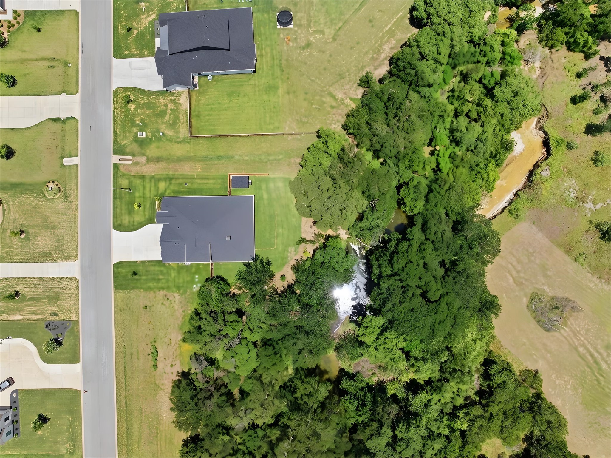 main property photo 25
